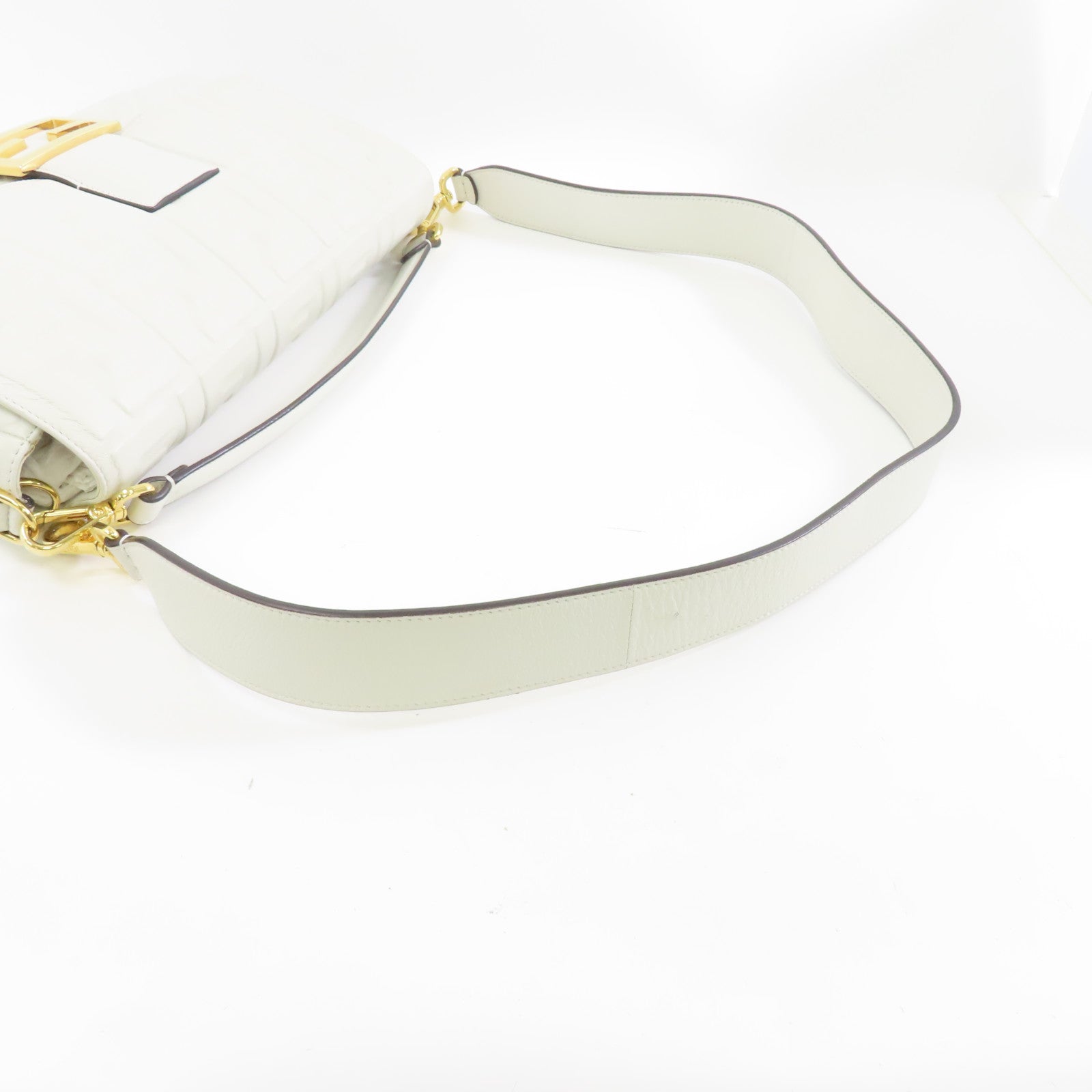 FENDI 牛皮皮革Baguette Bag金扣手挽肩背兩用袋白色