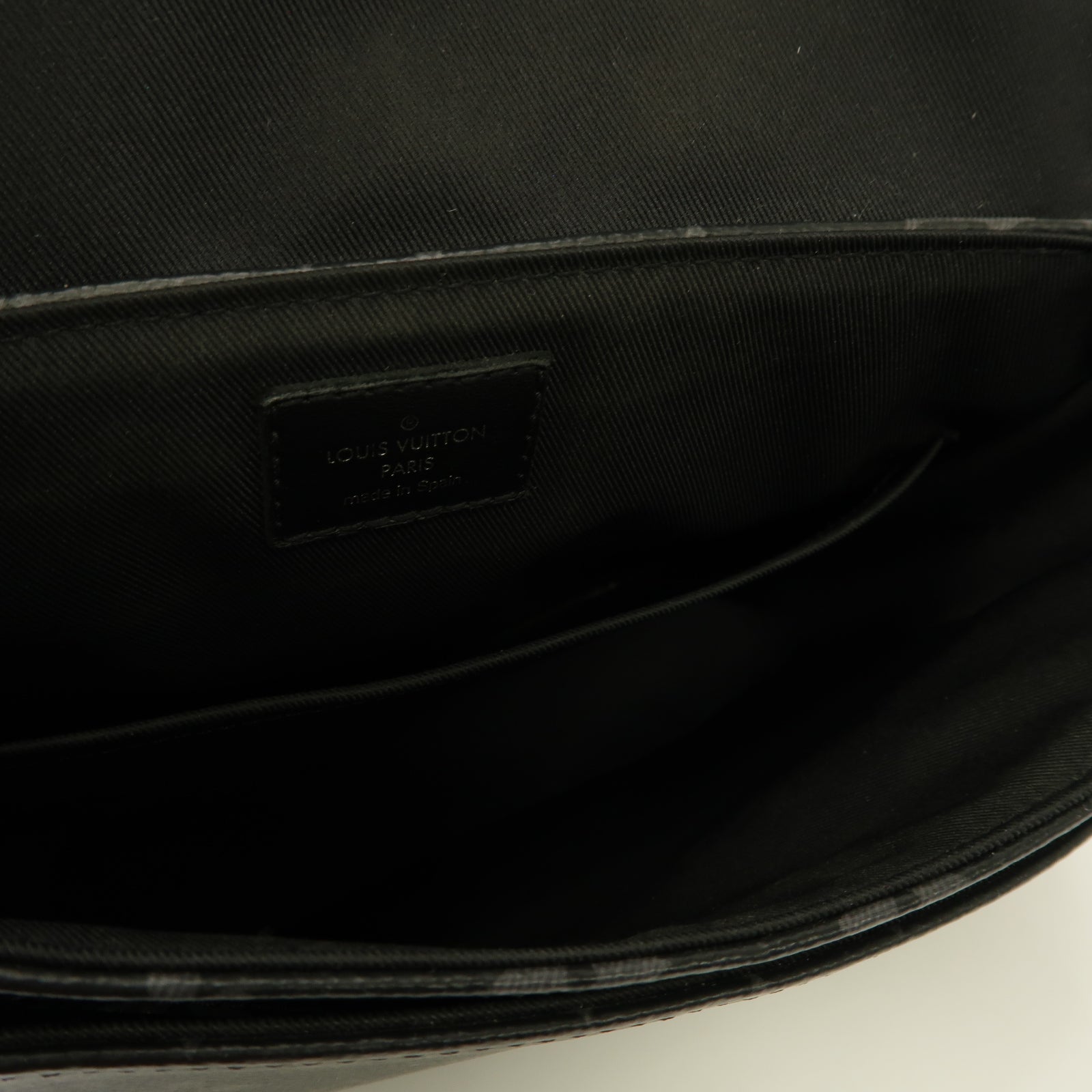 LOUIS VUITTON Monogram Eclipse District PM銀扣肩背袋黑色