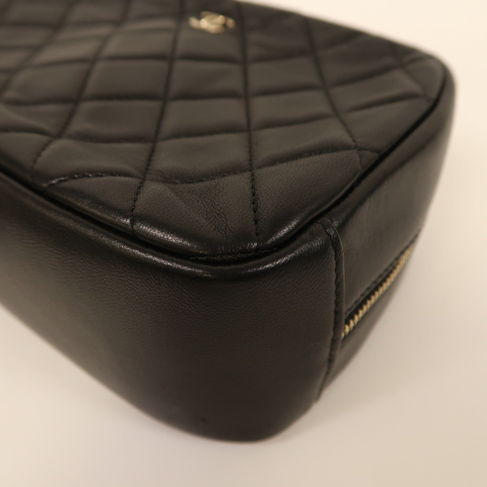 CHANEL 菱格牛皮皮革Clutch金扣手拿包黑色