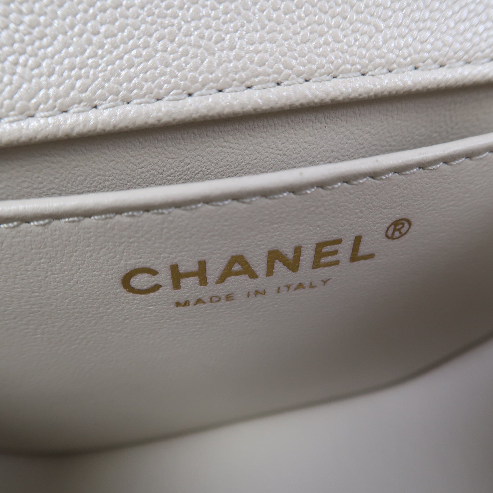 CHANEL 菱格牛皮皮革Boy Messenger金扣鏈帶肩背袋米色