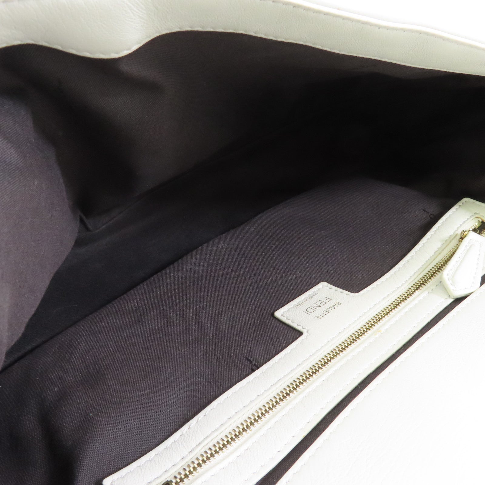 FENDI 牛皮皮革Baguette Bag金扣手挽肩背兩用袋白色