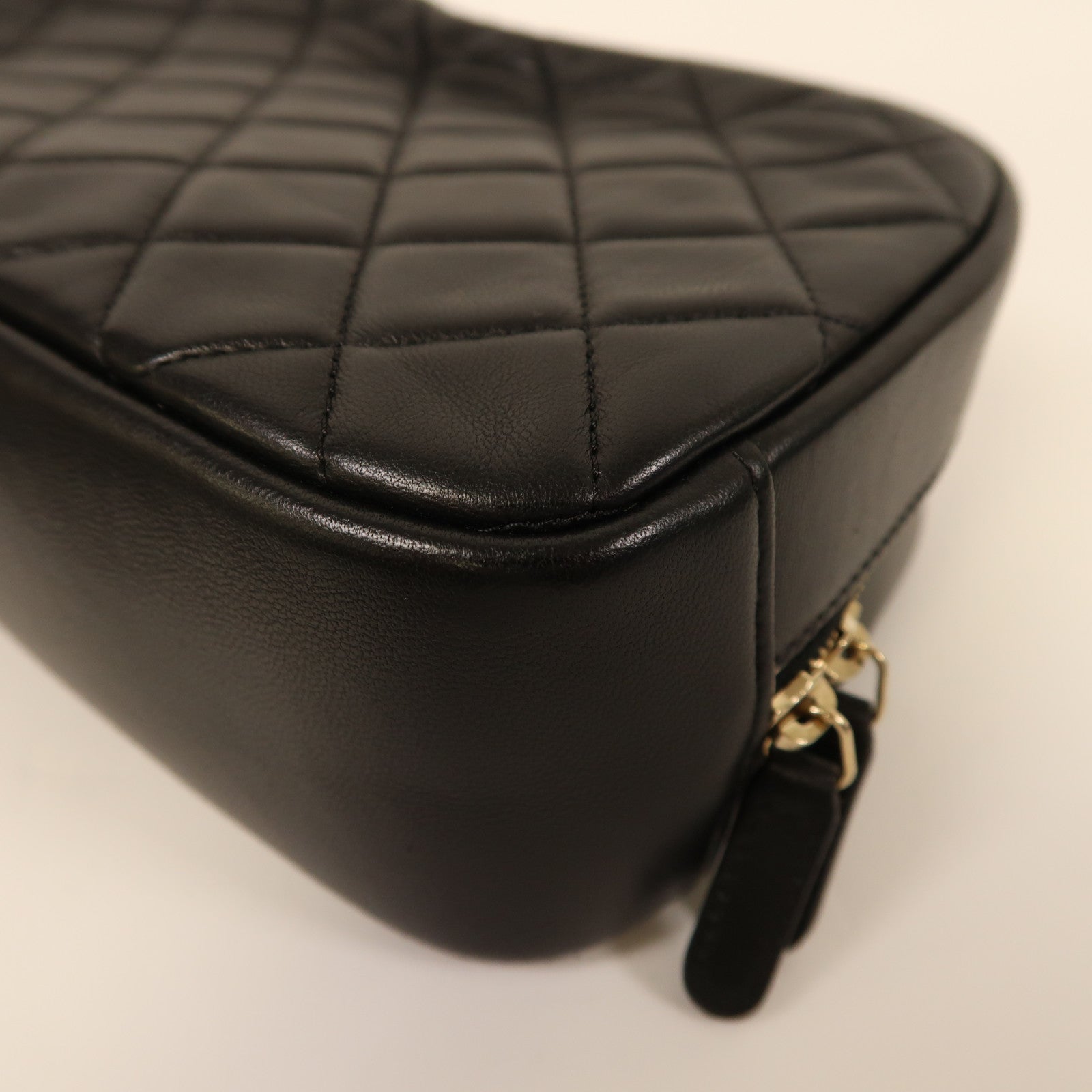 CHANEL 菱格牛皮皮革Clutch金扣手拿包黑色