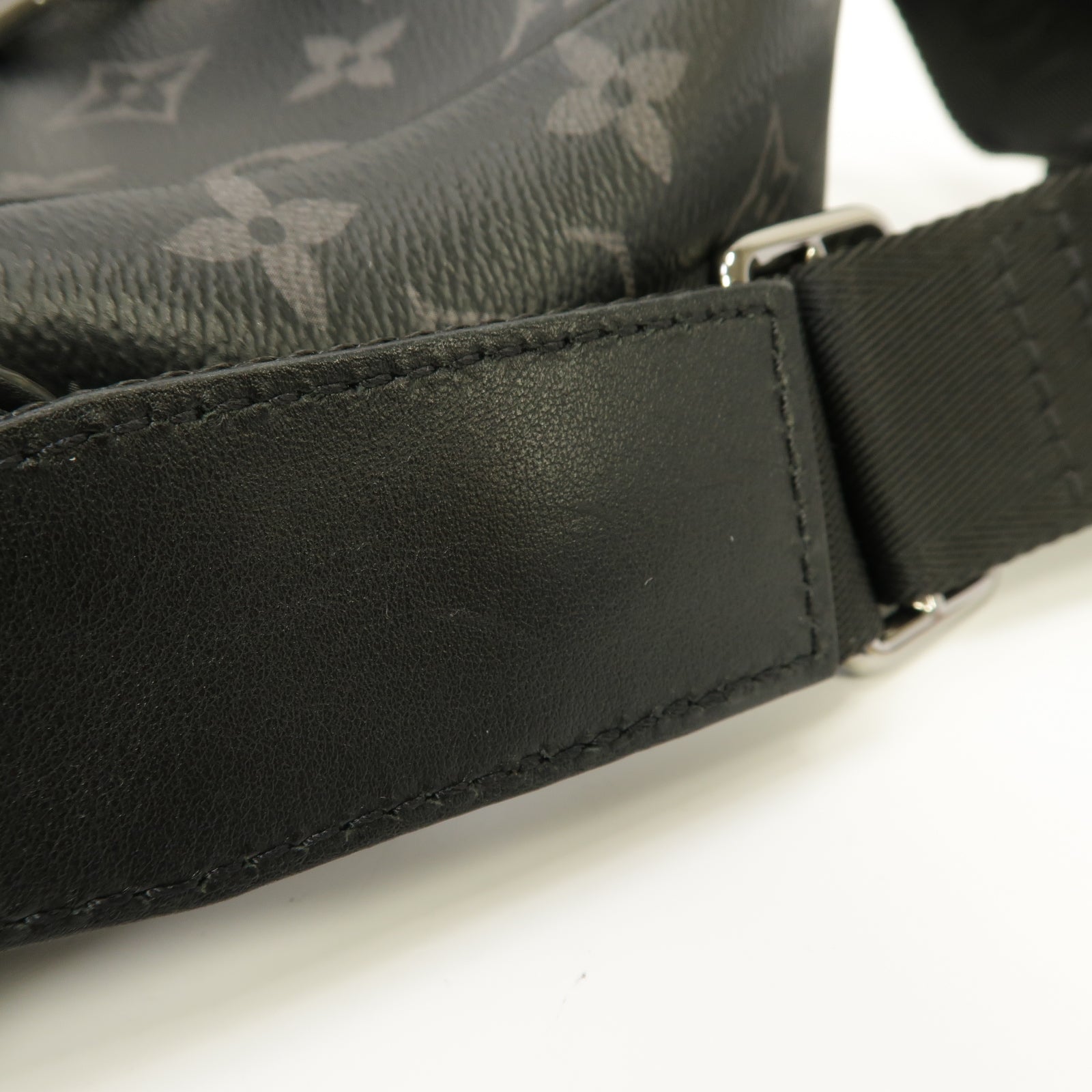 LOUIS VUITTON Monogram Eclipse District PM銀扣肩背袋黑色