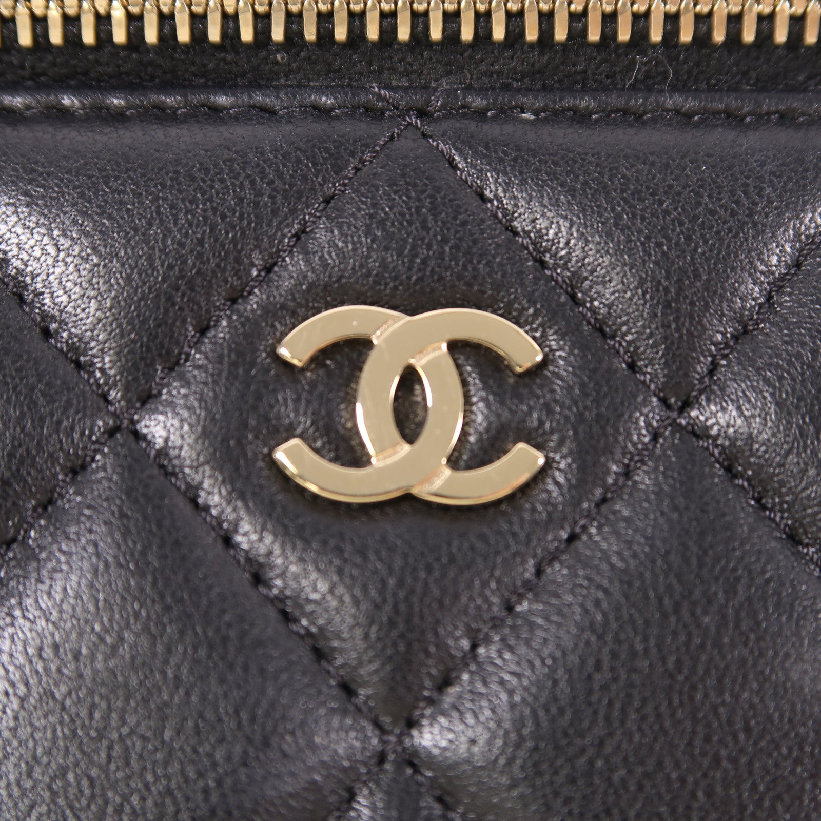 CHANEL 【激減優惠】菱格羊皮皮革Vanity Case金扣鏈帶肩背袋黑色