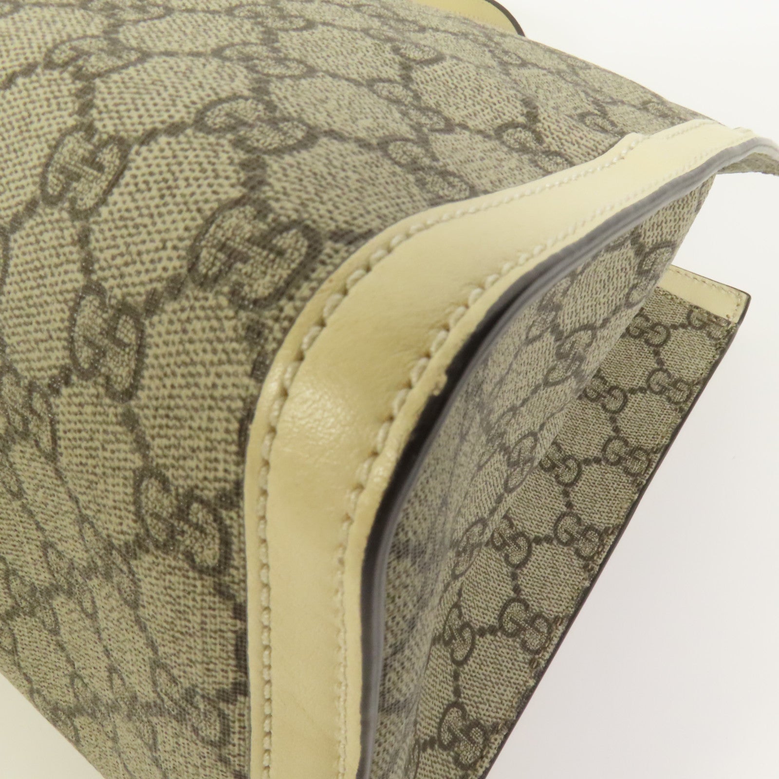 GUCCI 塗層帆布Padlock GG金扣肩背袋