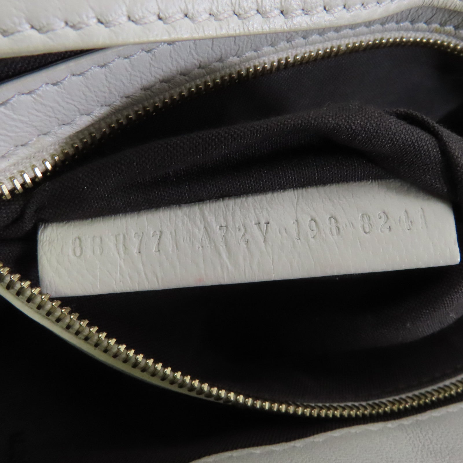 FENDI 牛皮皮革Baguette Bag金扣手挽肩背兩用袋白色