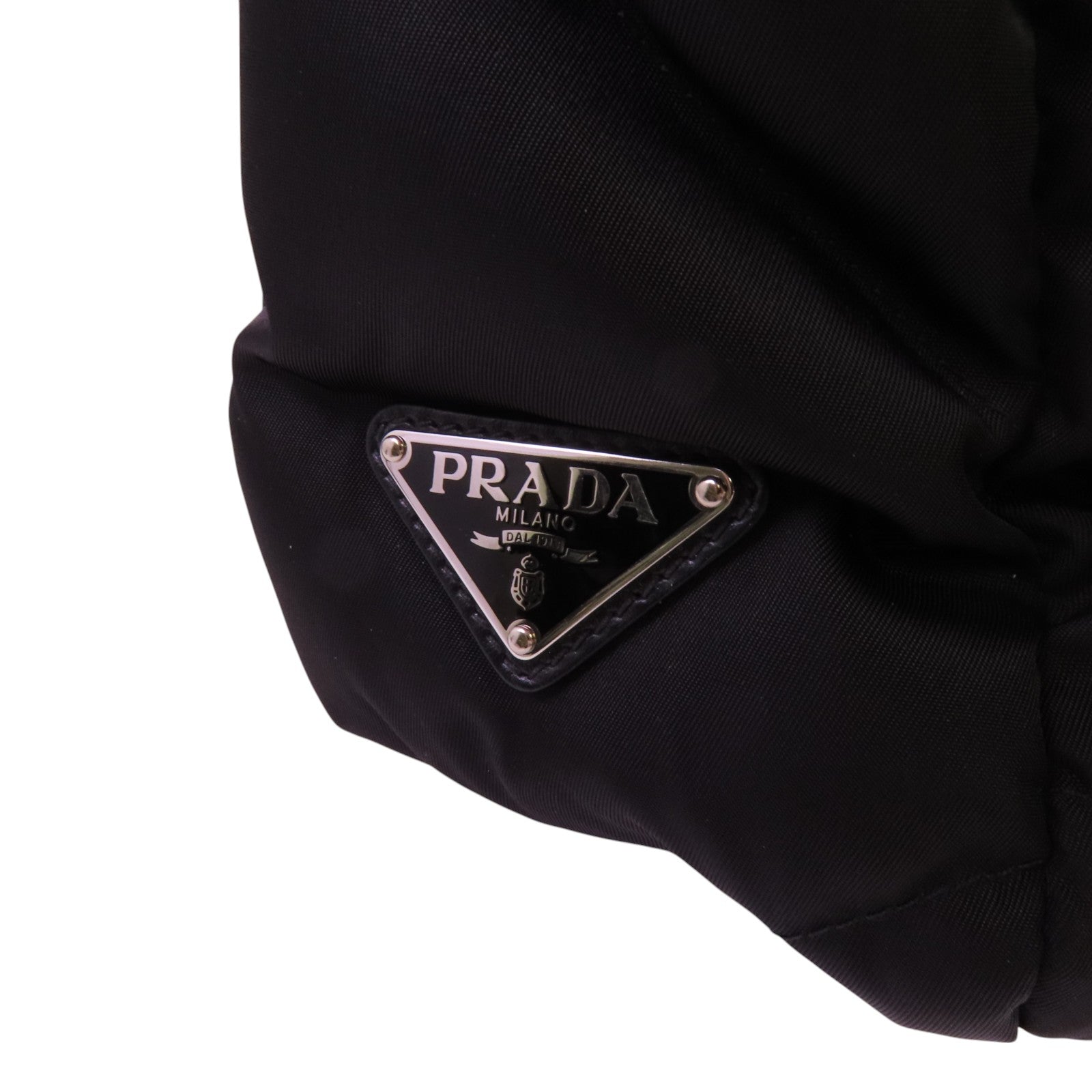 PRADA 尼龍Tessuto銀扣肩背袋