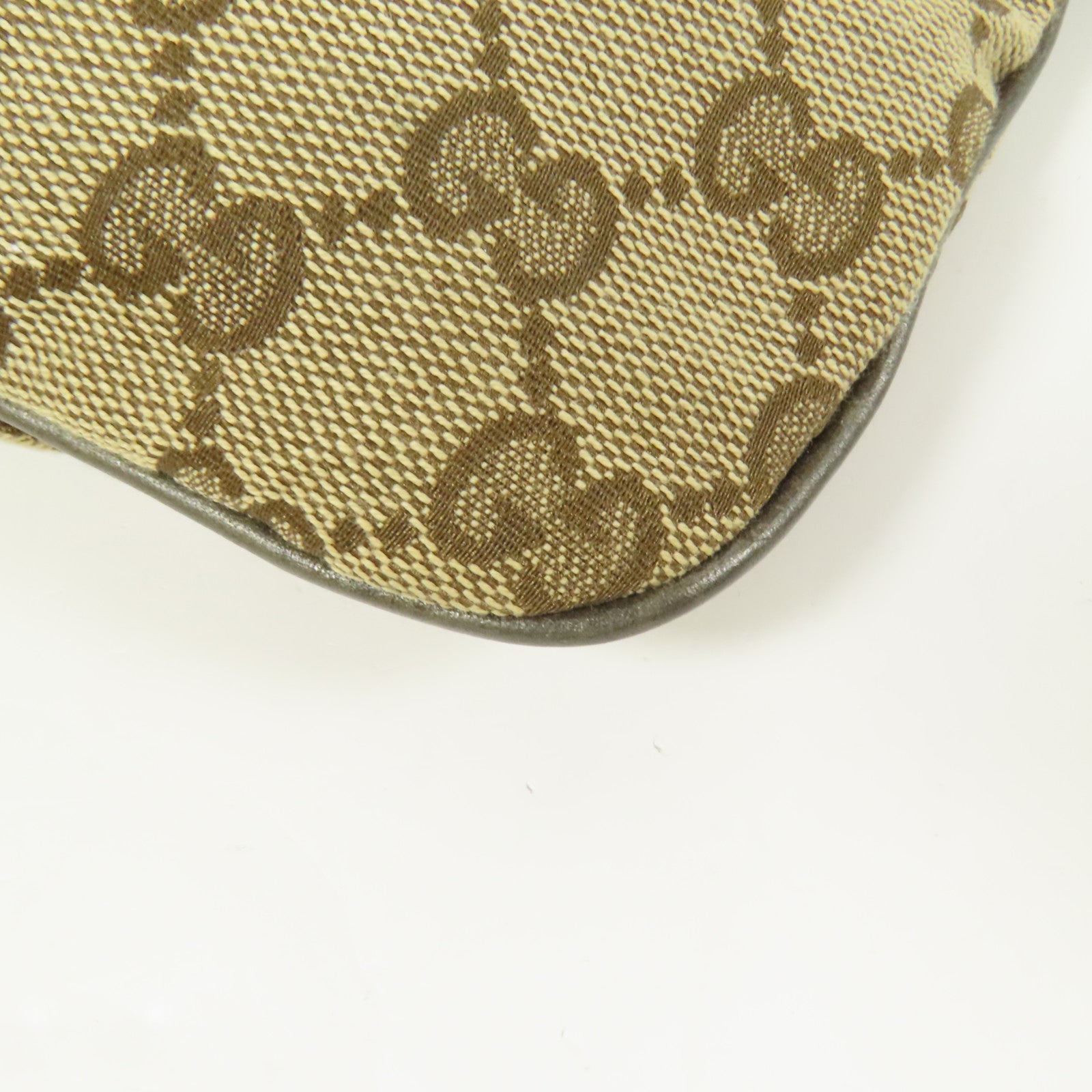 GUCCI GG Canvas Mini Pochette金扣肩背袋