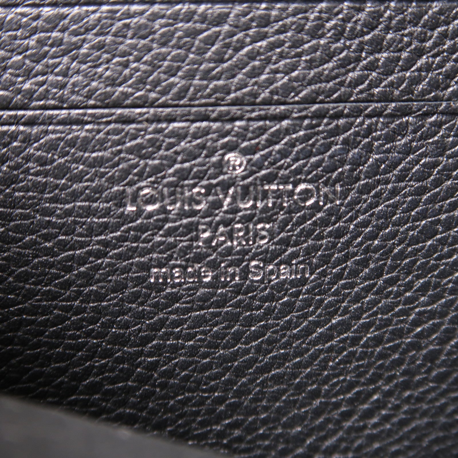 LOUIS VUITTON 牛皮皮革Nano Lockme銀扣肩背袋黑色