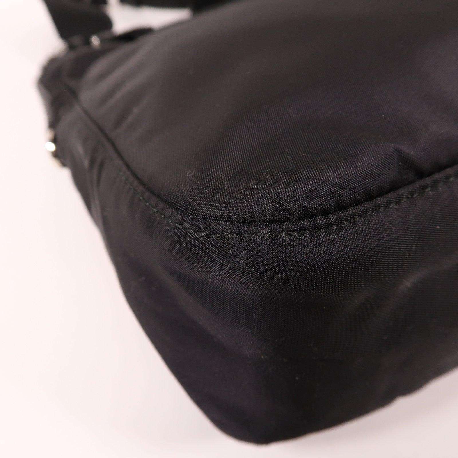 PRADA 尼龍Shoulder Bag銀扣肩背袋黑色