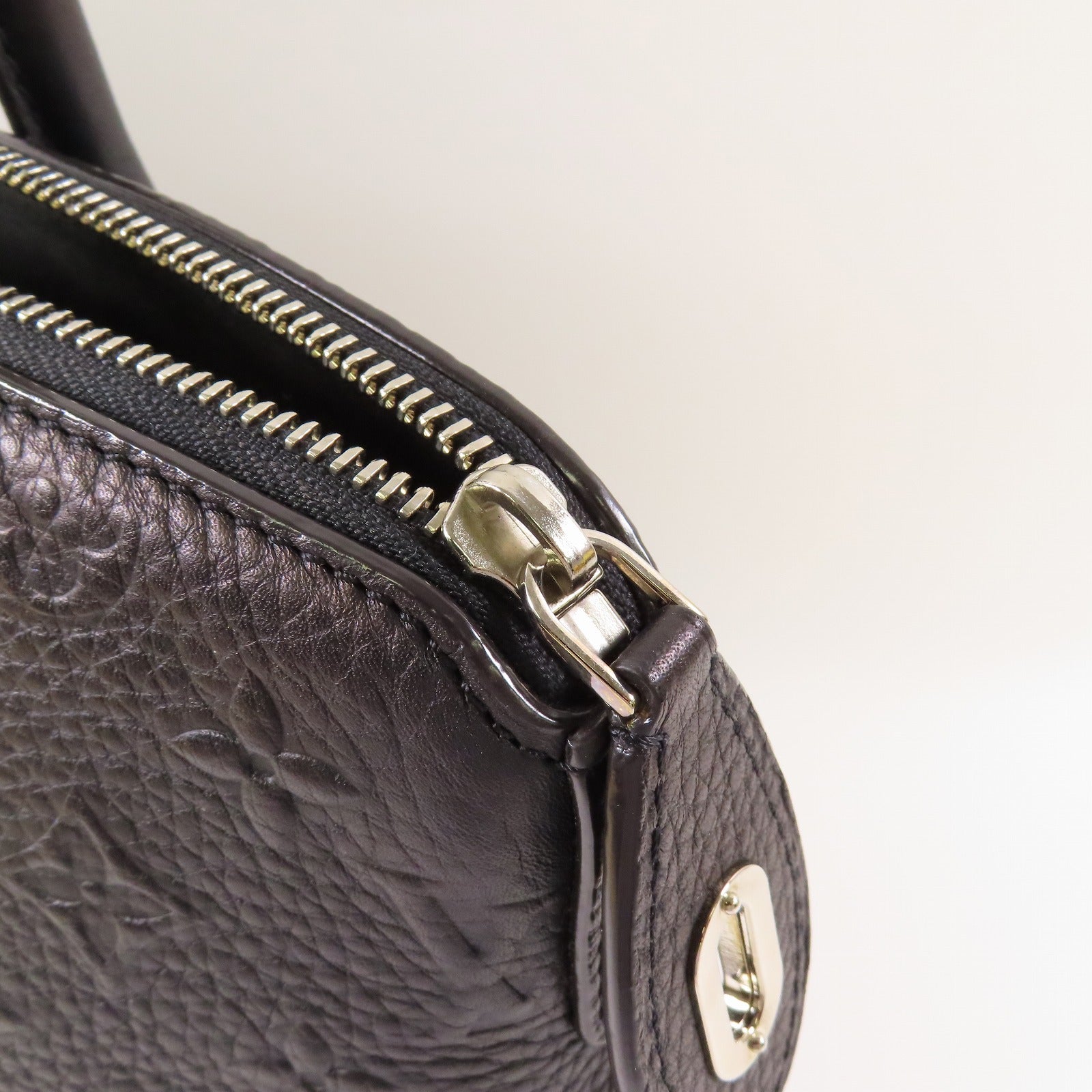 LOUIS VUITTON 【激減優惠】牛皮皮革Revelation Lockit銀扣手挽袋