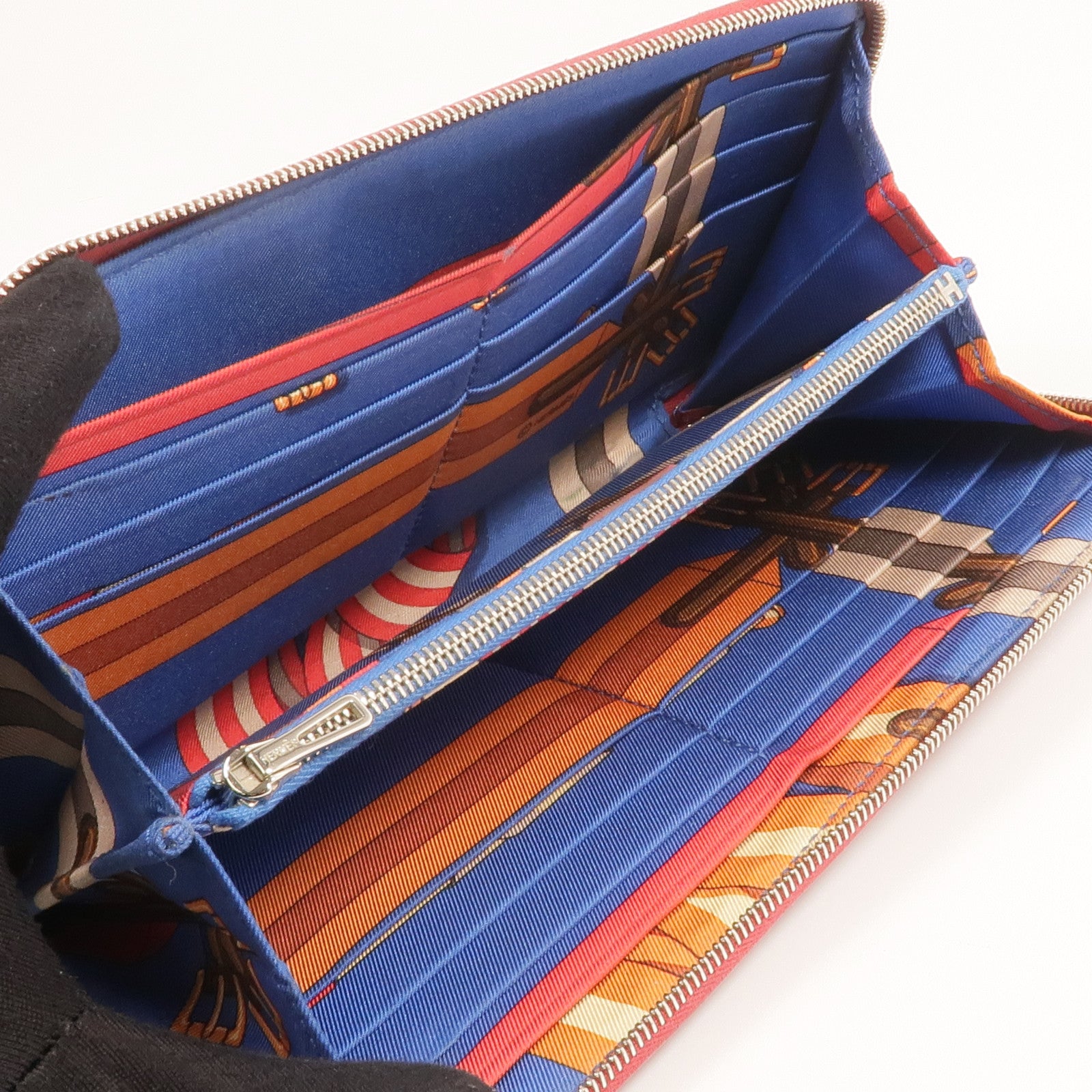 HERMES Epsom皮革/絲質Silk In Long Wallet銀扣長錢包Rubis