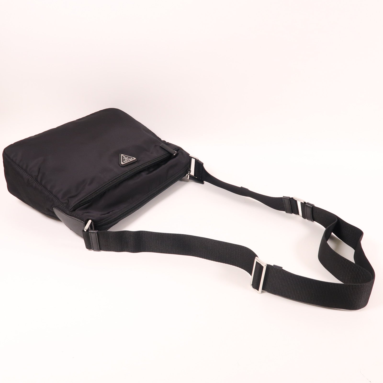 PRADA 尼龍Shoulder Bag銀扣肩背袋黑色
