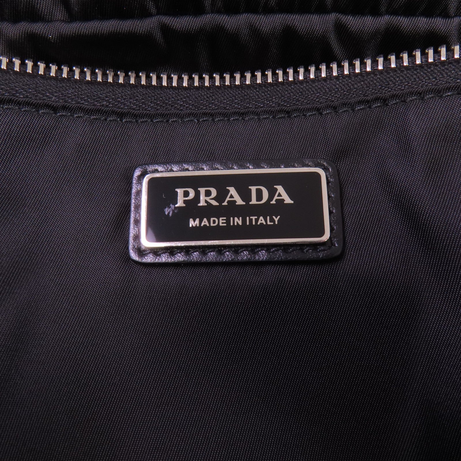 PRADA 尼龍Tessuto銀扣肩背袋