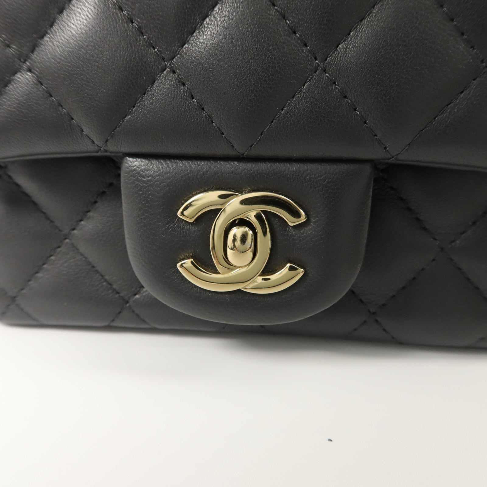 CHANEL 羊皮皮革Mini Classic 17鏈帶肩背袋