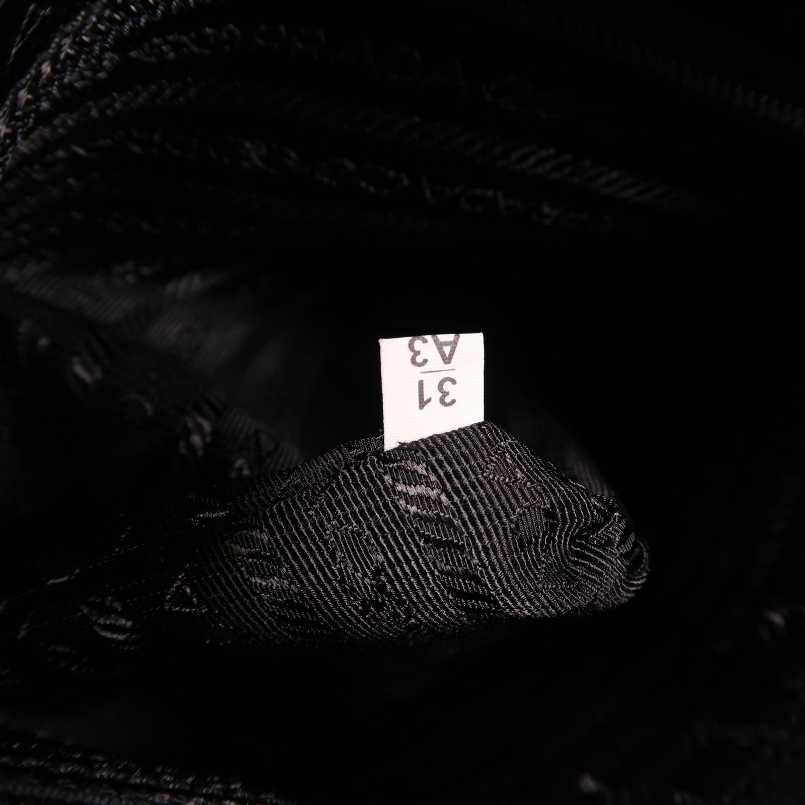 PRADA 尼龍Shoulder Bag銀扣肩背袋黑色