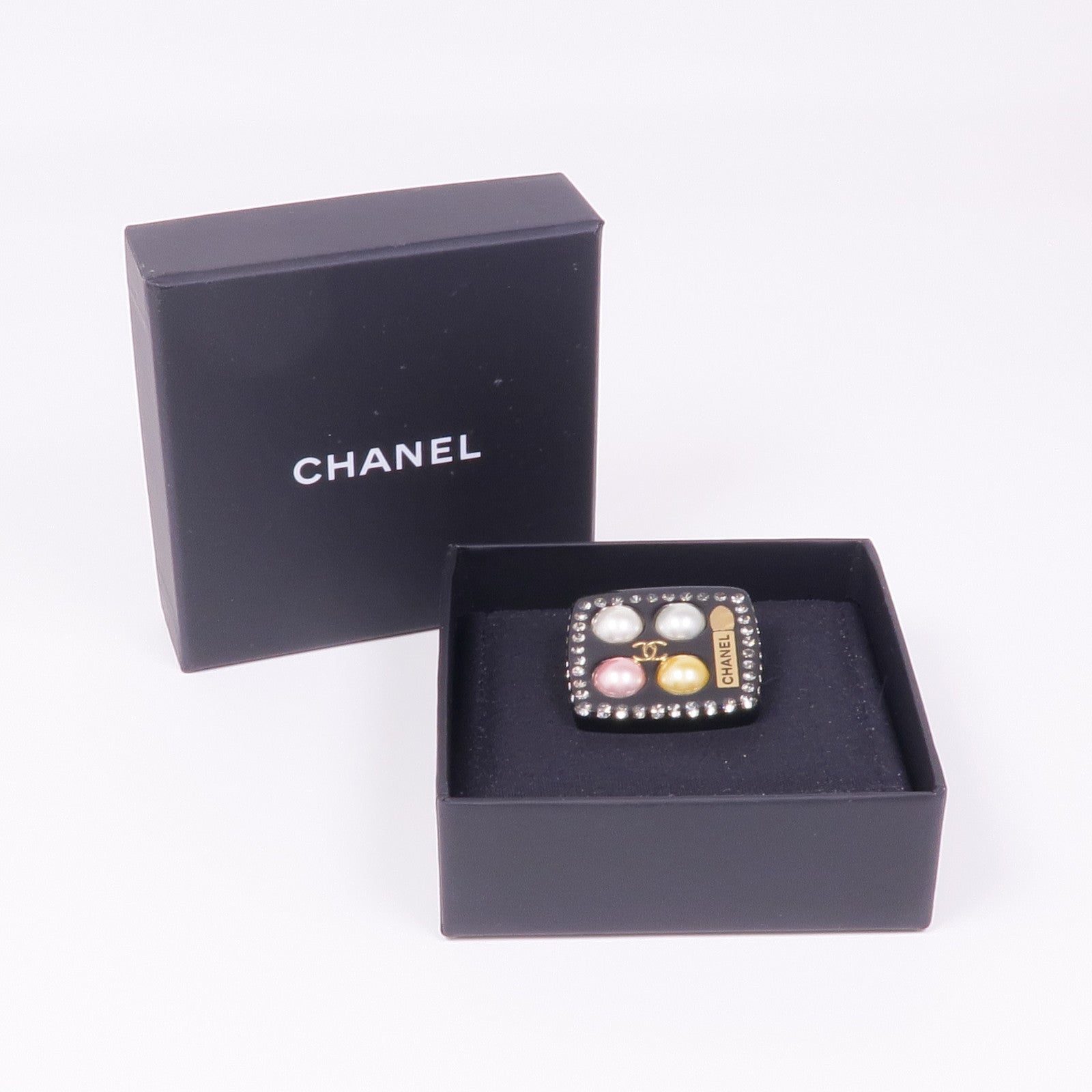 CHANEL 【激減優惠】PVC/金屬Brooch胸針