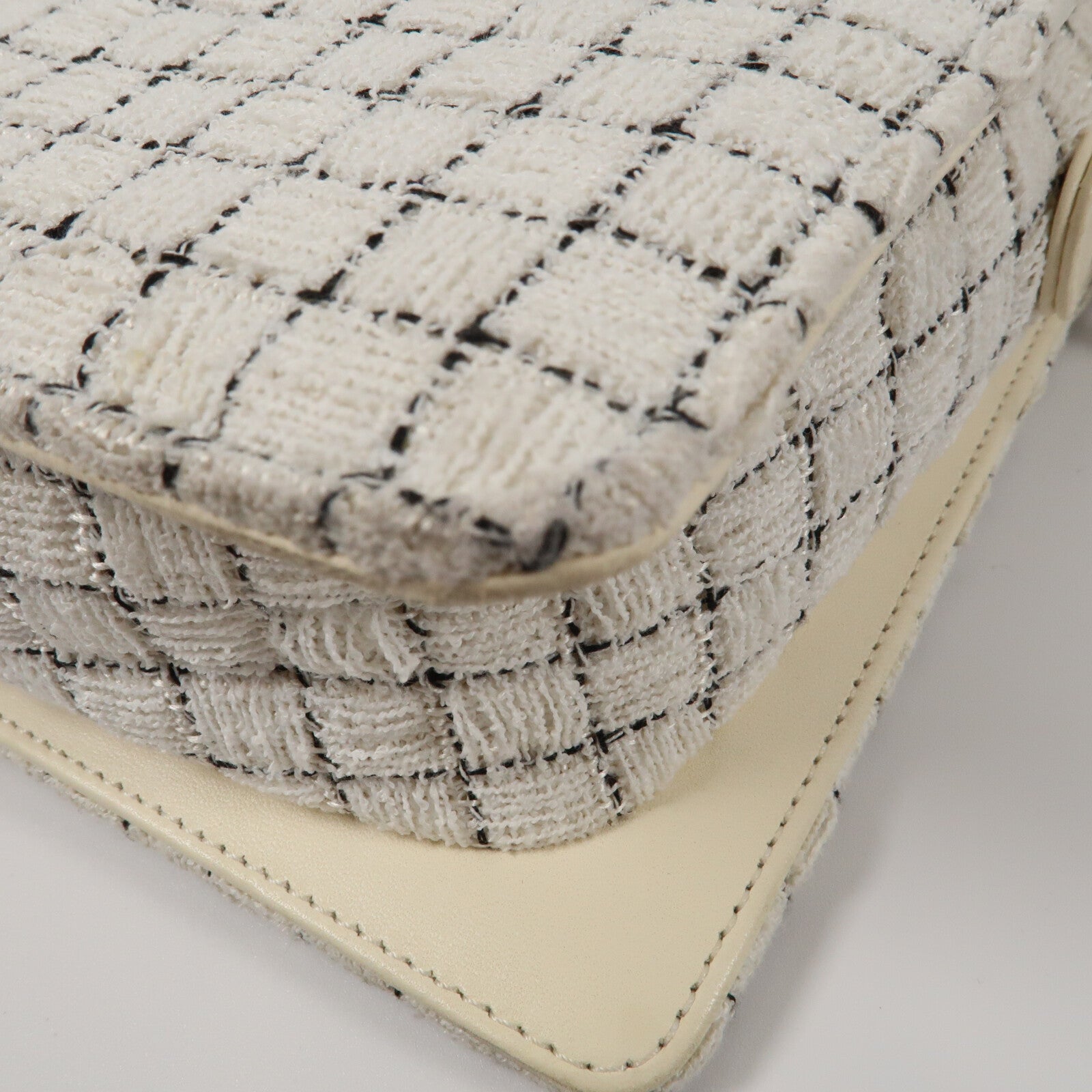 CHANEL Tweed Shoulder Bag銀扣肩背袋