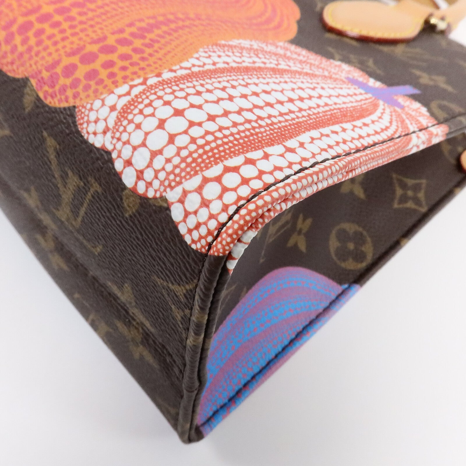 LOUIS VUITTON Monogram Reverse LV x YK OnTheGo PM手挽肩背兩用袋