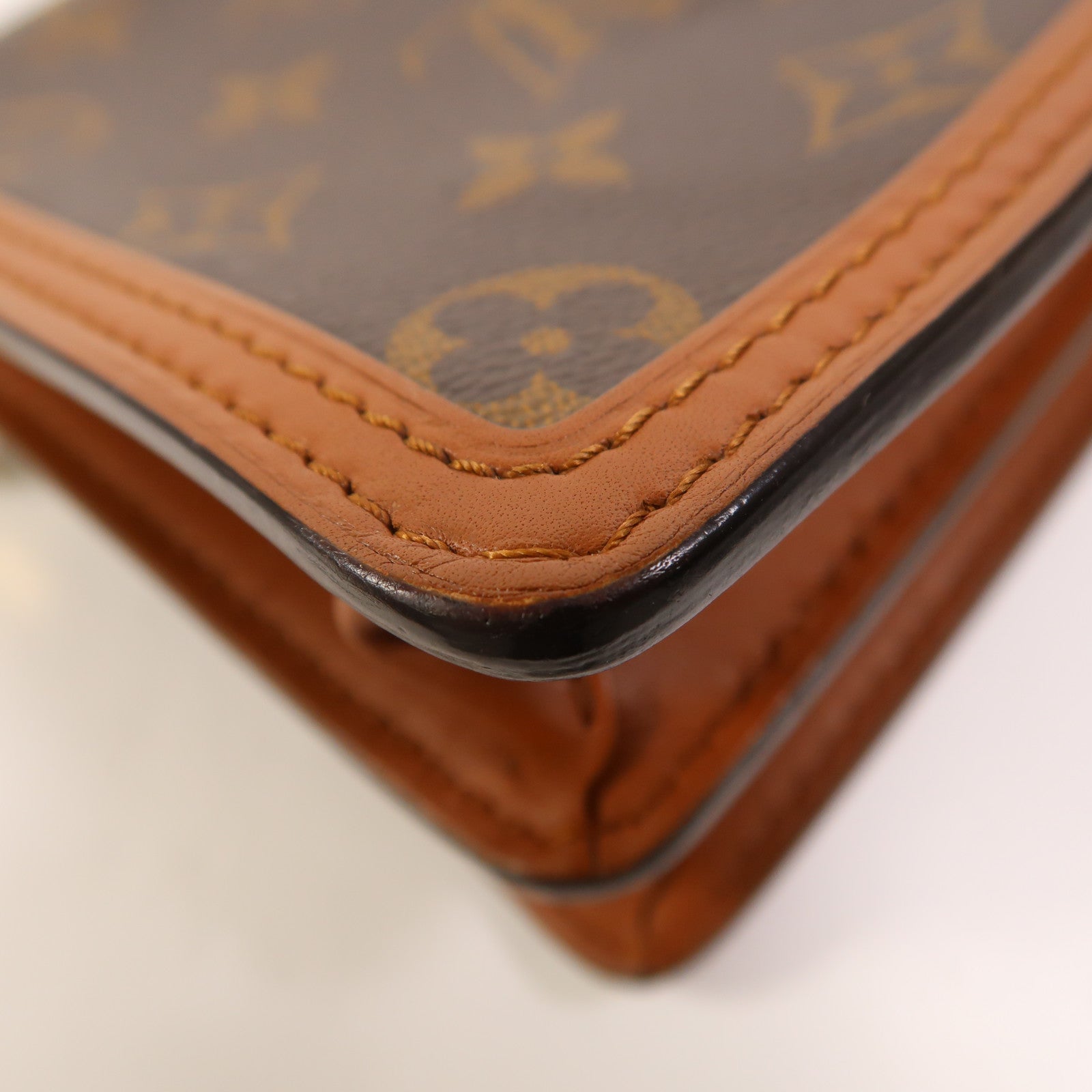 LOUIS VUITTON Monogram Reverse Mini Dauphine金扣肩背袋