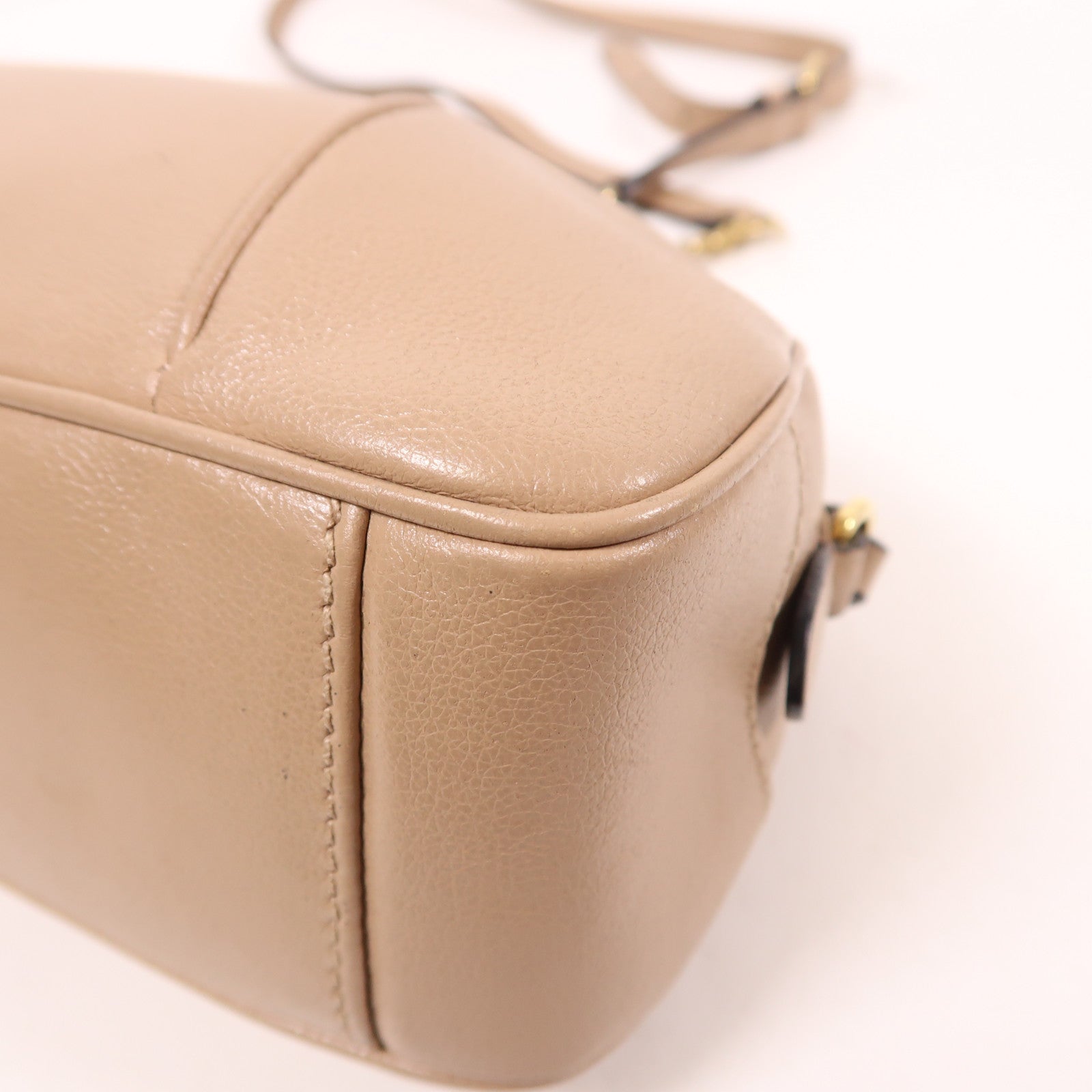 Miu Miu 牛皮皮革Chain Shoulder金扣肩背袋