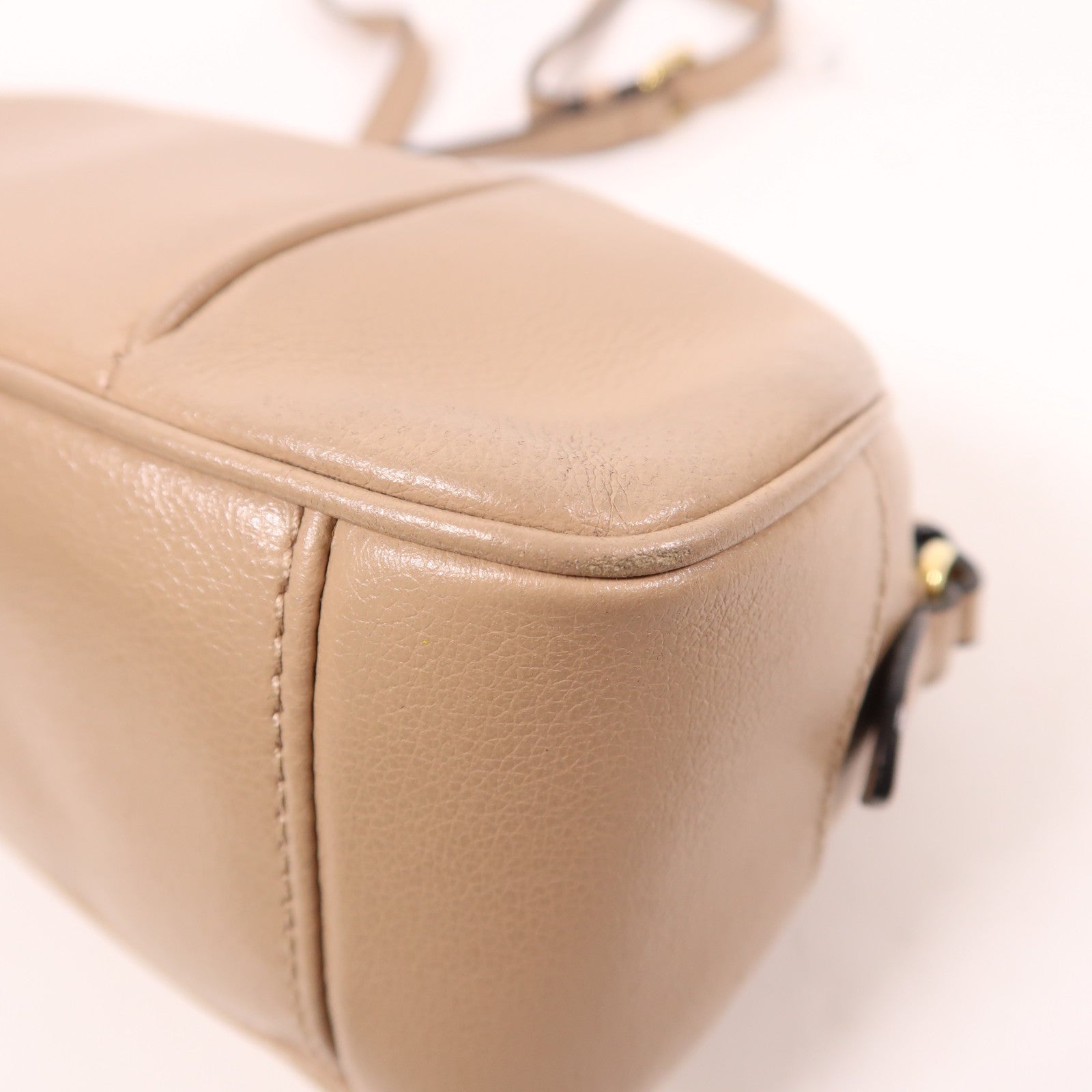 Miu Miu 牛皮皮革Chain Shoulder金扣肩背袋