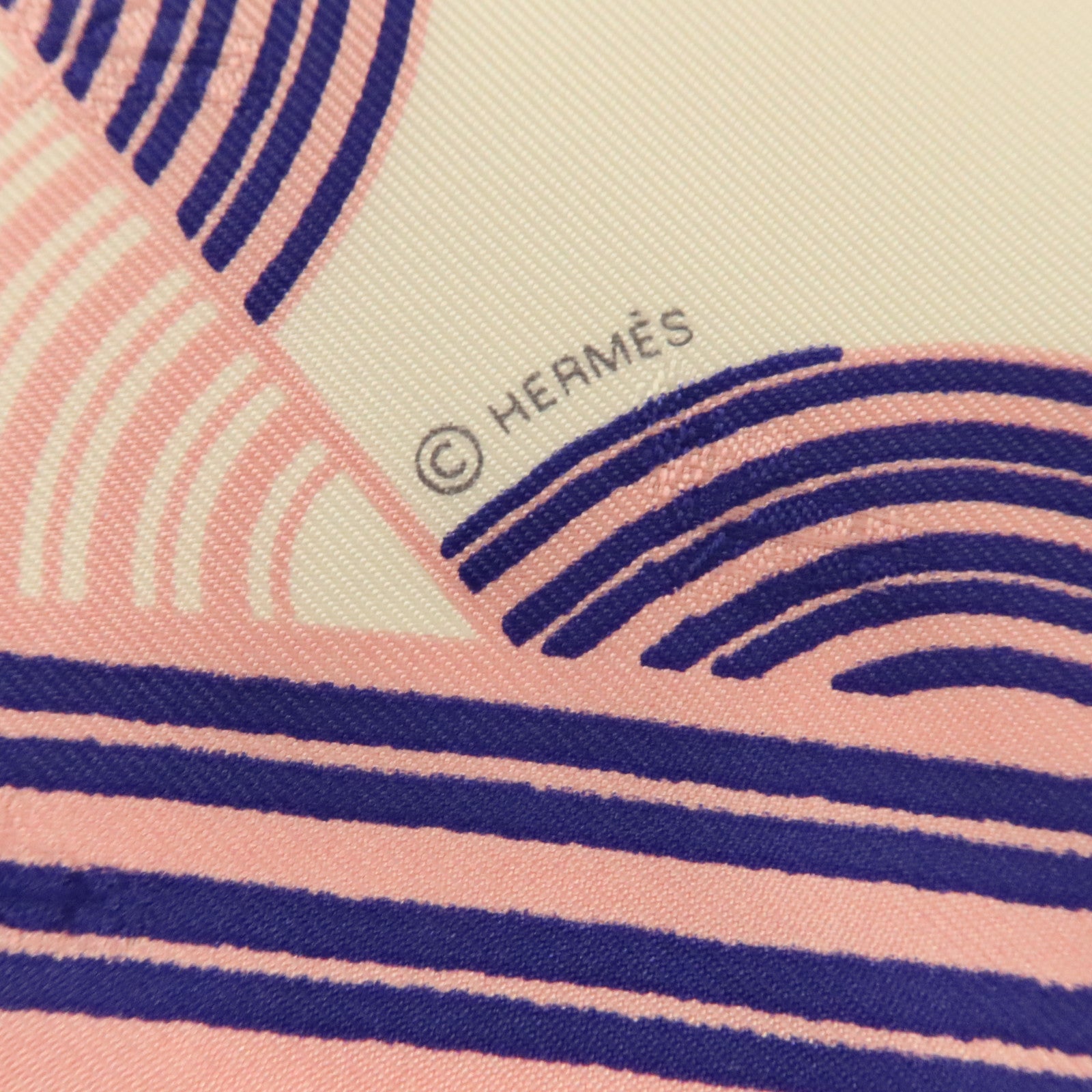 HERMES 絲質Garde Robe Pop Charm Triangle 70絲巾