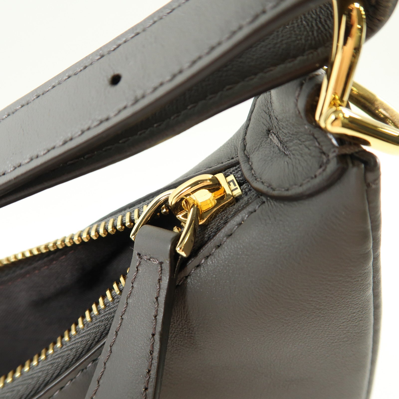FENDI 牛皮皮革Graphy金扣肩背袋灰色