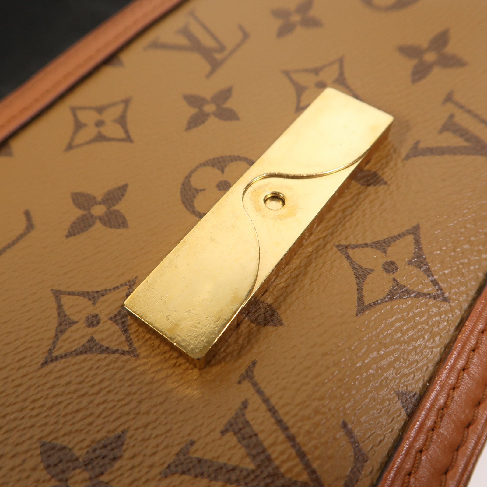 LOUIS VUITTON Monogram Reverse Mini Dauphine金扣肩背袋