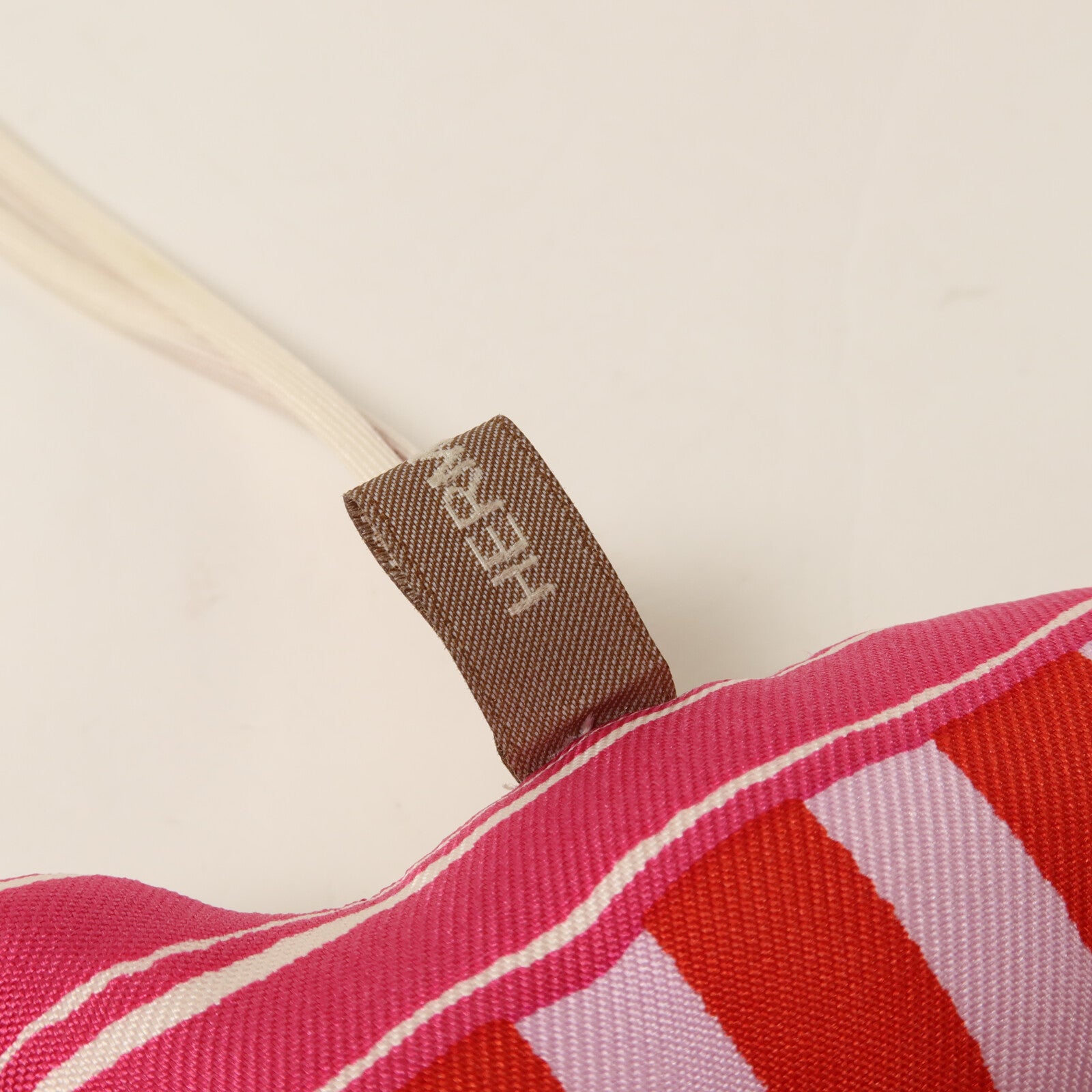 HERMES 絲質Dolphin Petit H Silk Bridle掛飾