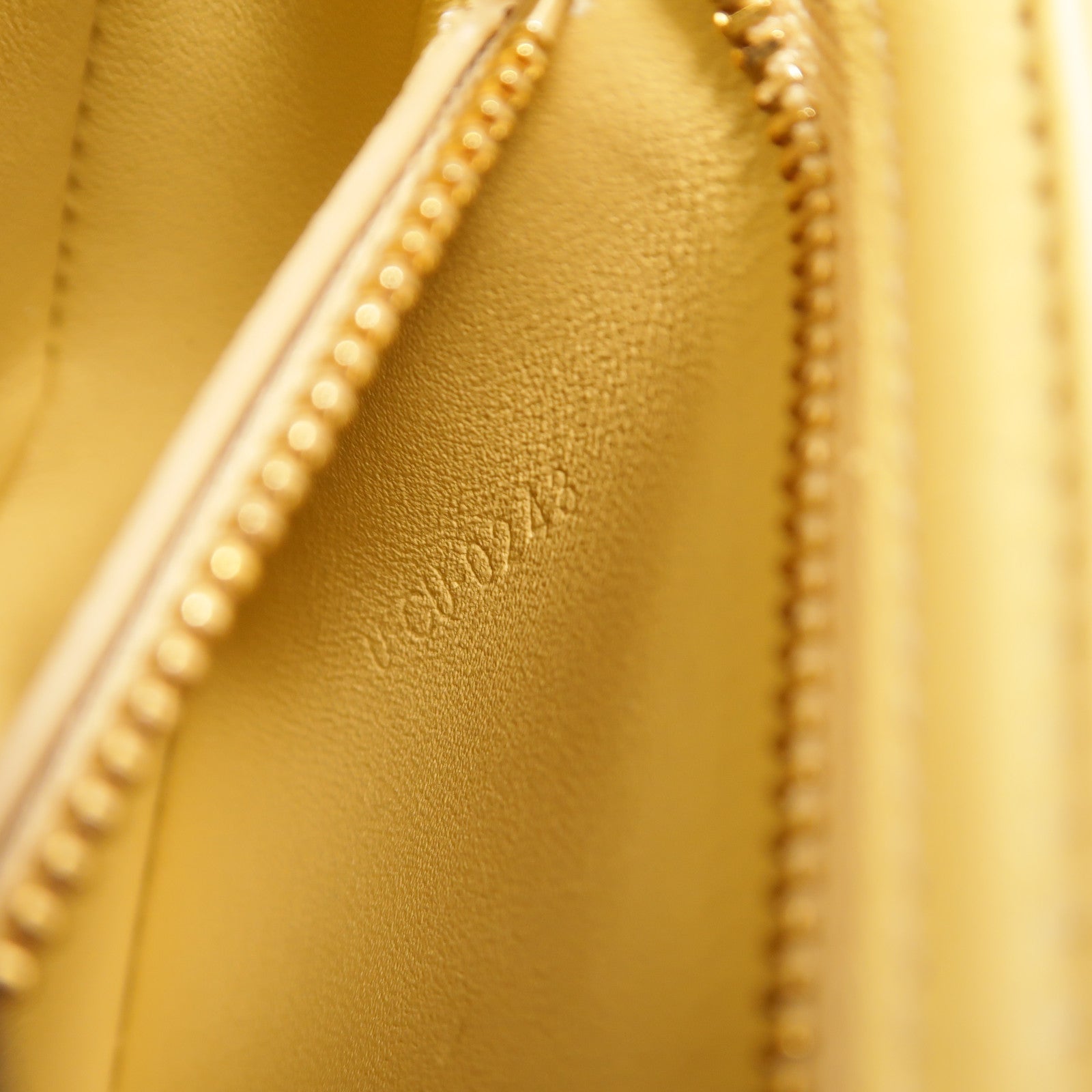 CELINE 牛皮皮革Besace Clea鏈帶肩背袋