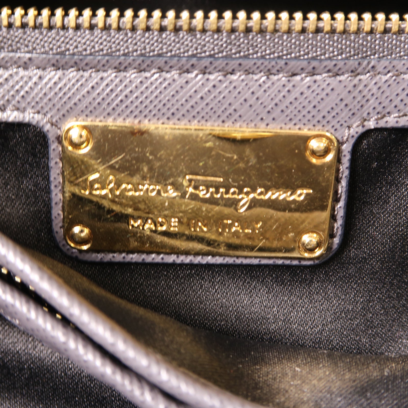 Salvatore Ferragamo 牛皮皮革Shoulder Bag金扣鏈帶肩背袋灰色