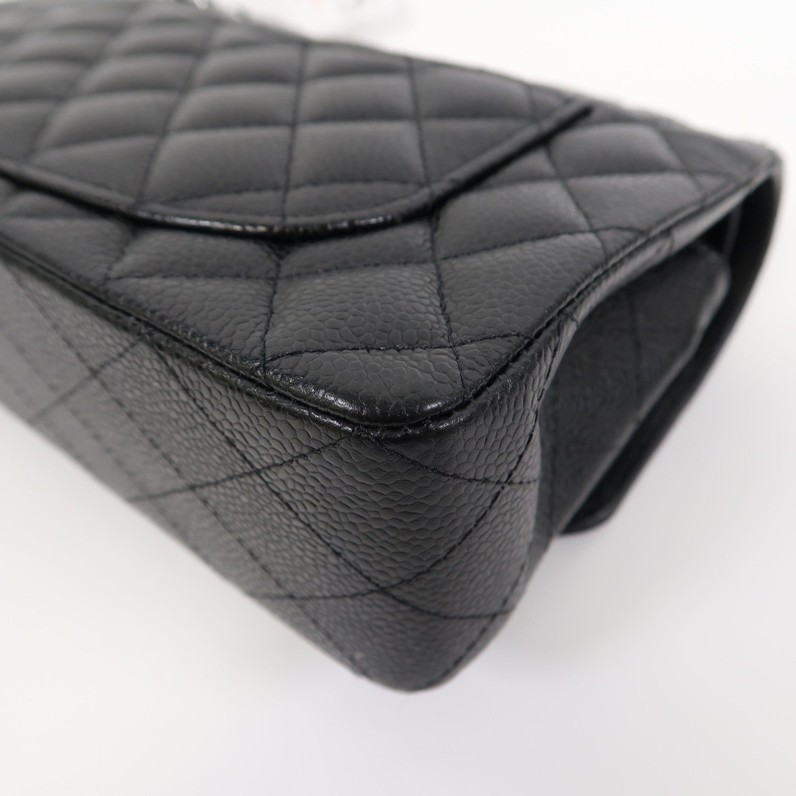 CHANEL Caviar皮革Classic 23銀扣鏈帶肩背袋黑色