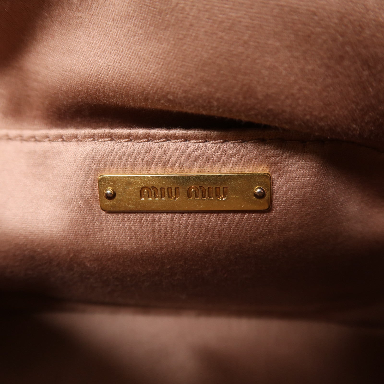 Miu Miu 牛皮皮革Chain Shoulder金扣肩背袋