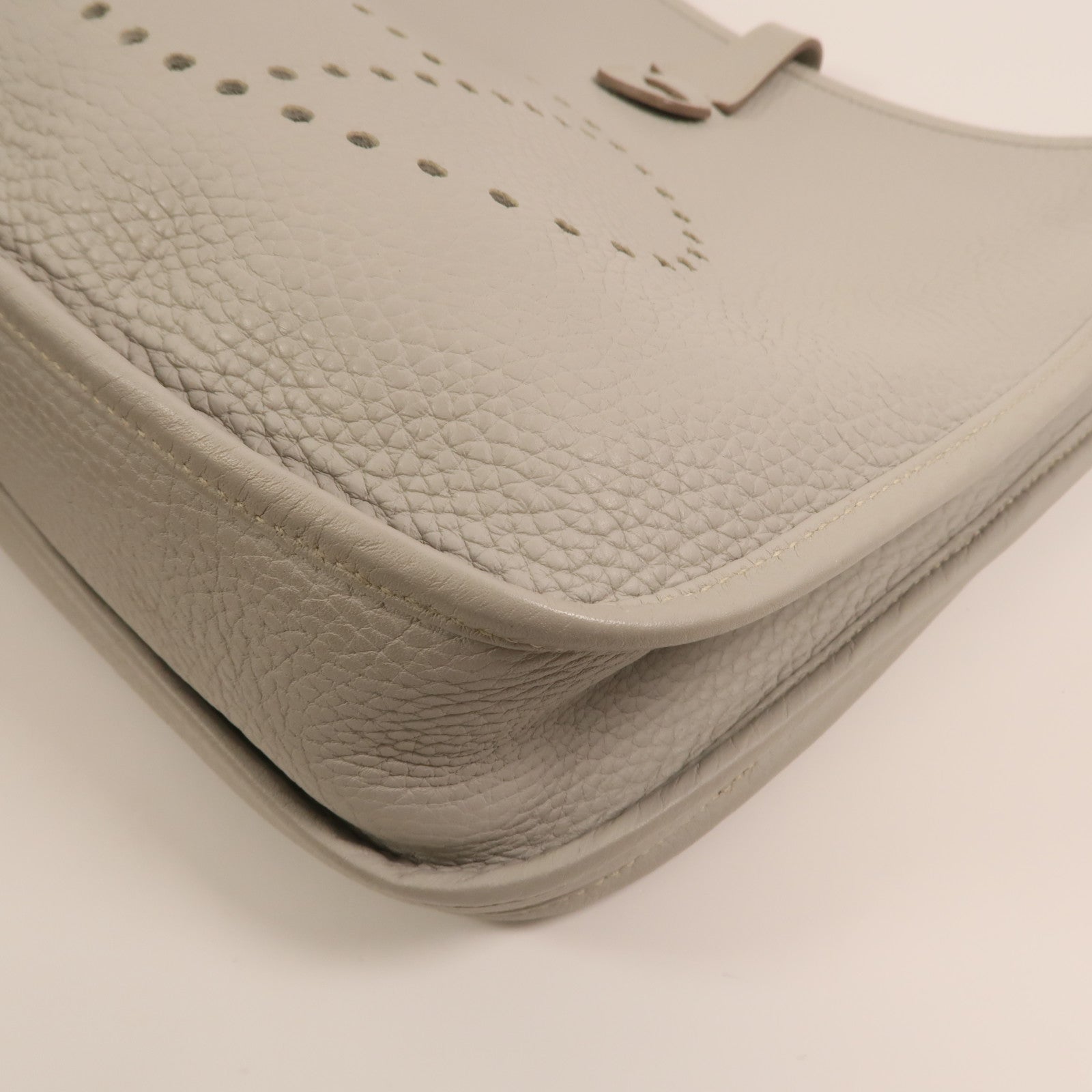 HERMES Clemence皮革Evelyne PM銀扣肩背袋Gris Perle