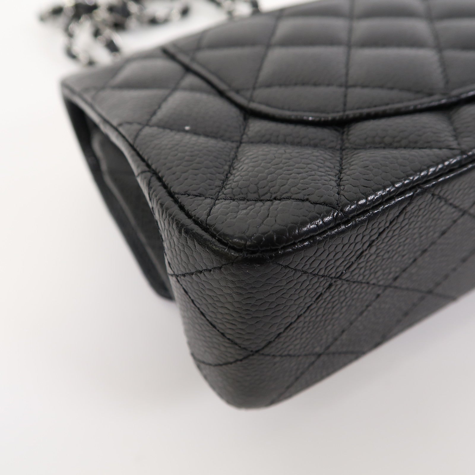CHANEL Caviar皮革Classic 23銀扣鏈帶肩背袋黑色