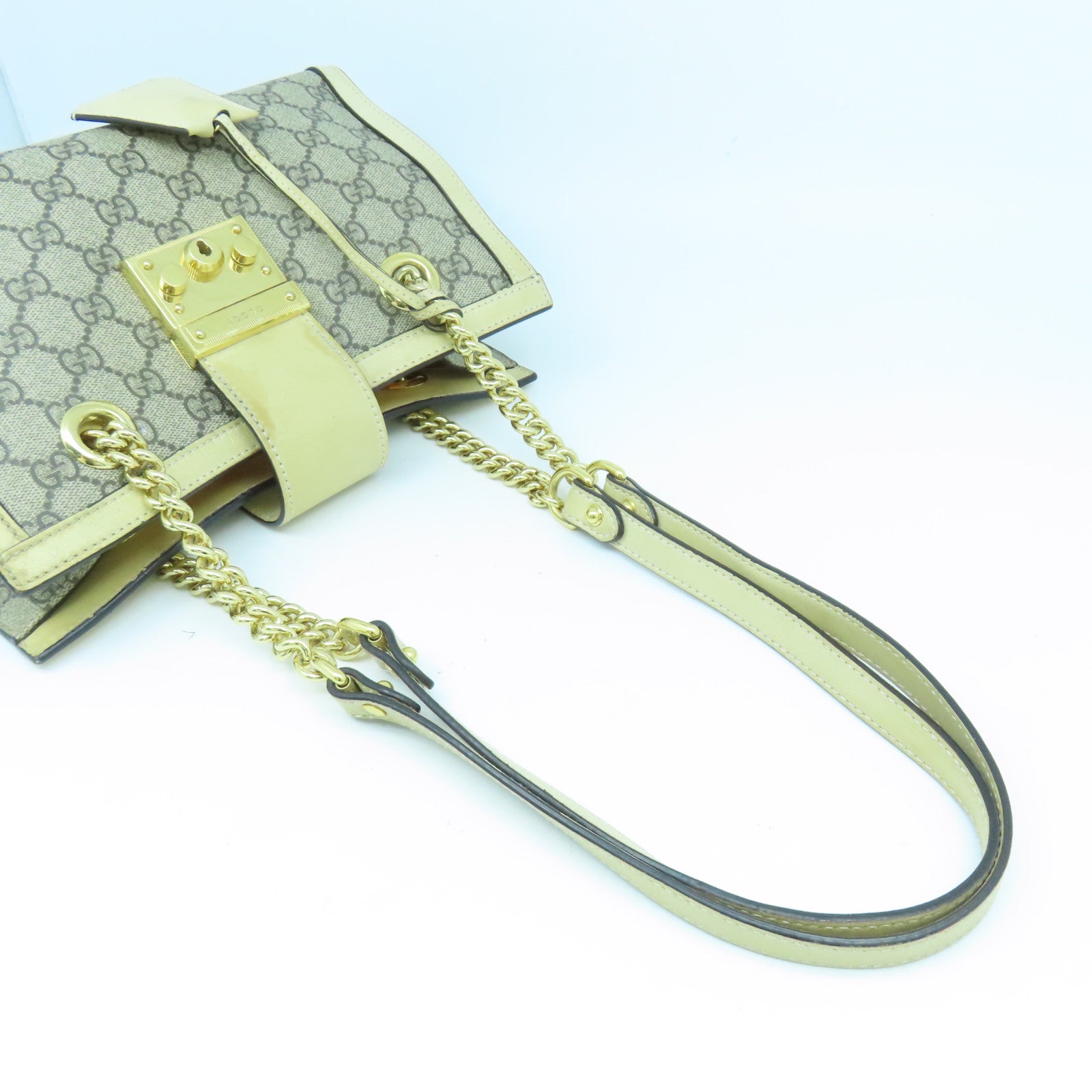 GUCCI 【激減優惠】塗層帆布Padlock GG金扣鏈帶肩背袋灰色/米色