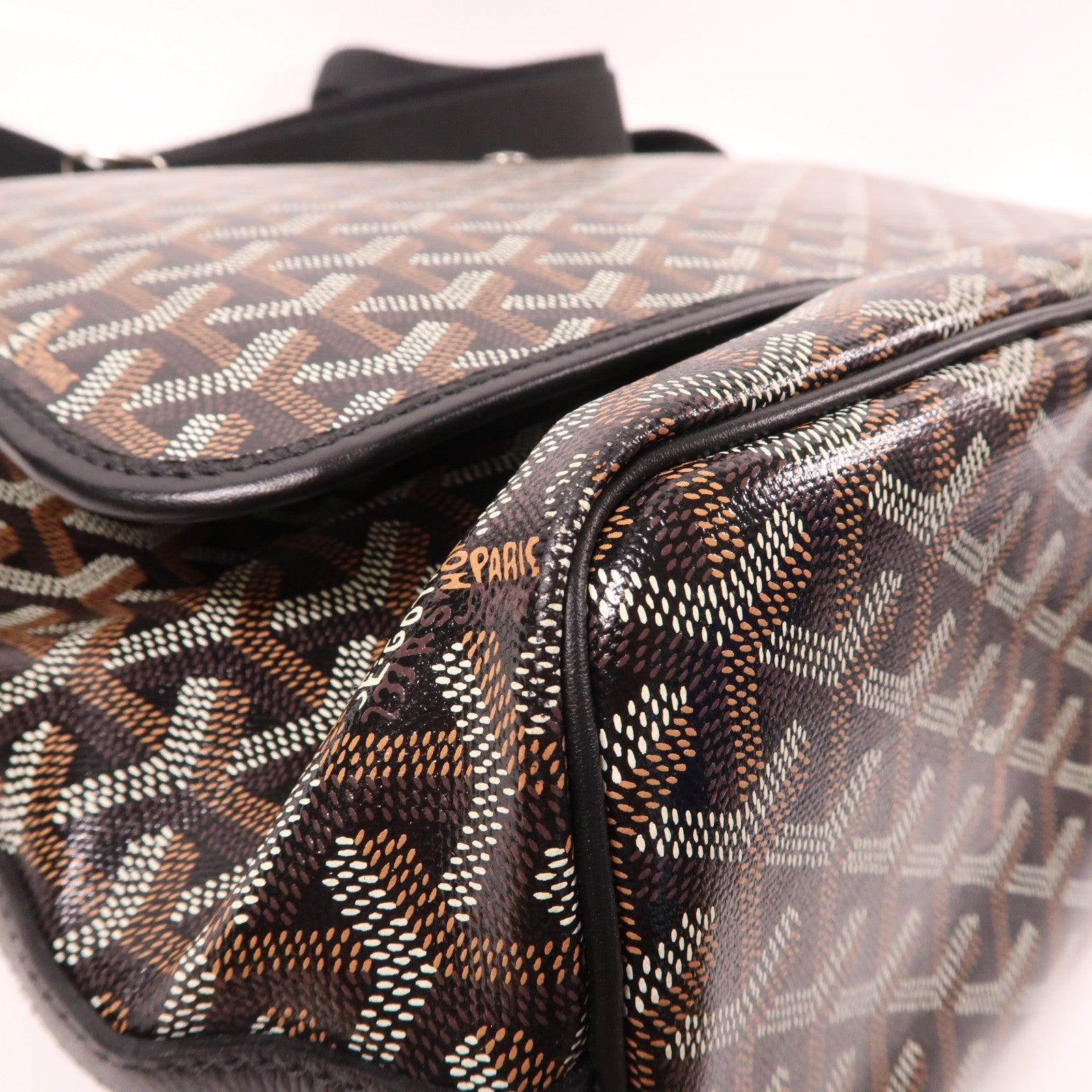 GOYARD 塗層帆布Capetien MM Messenger銀扣肩背袋黑色