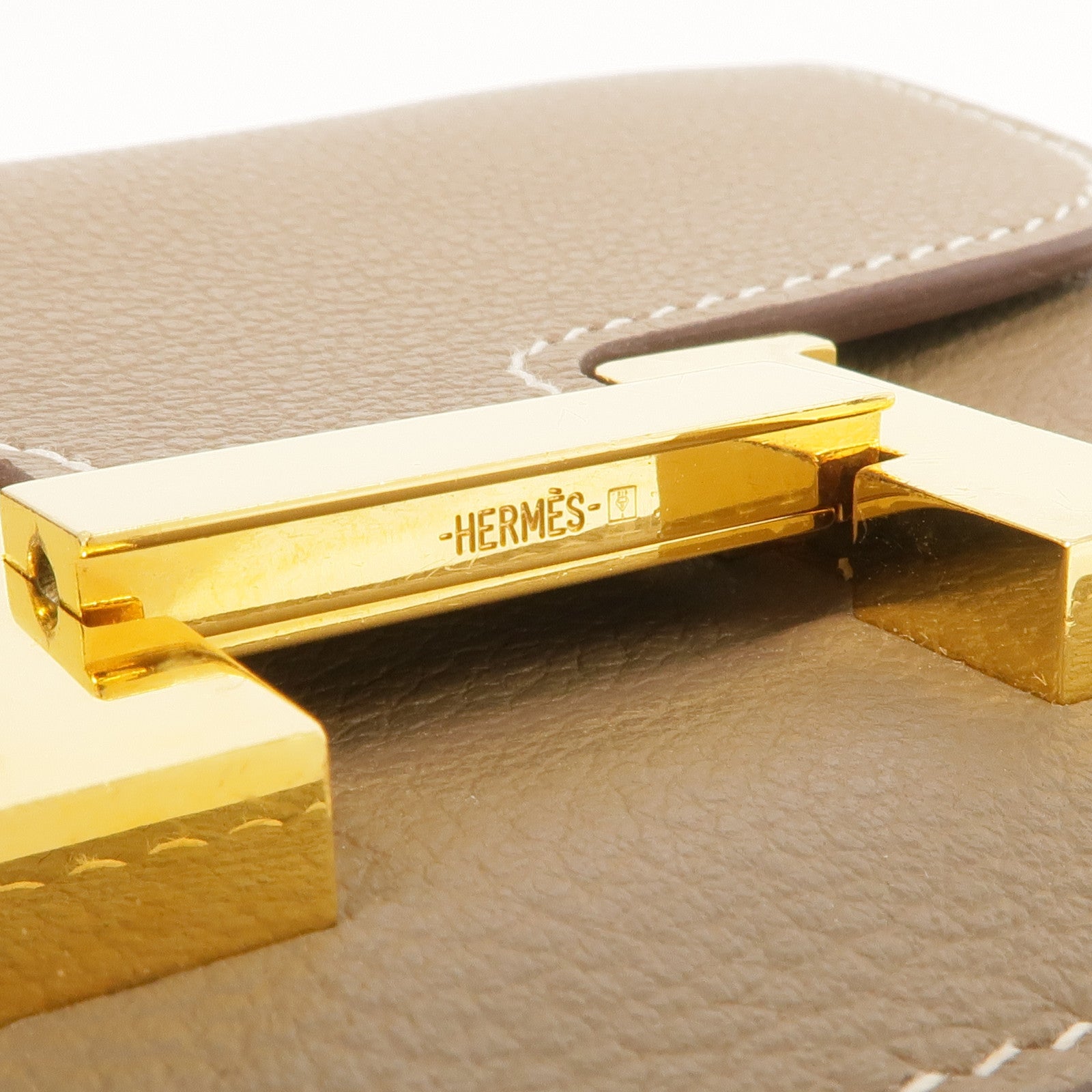 HERMES Evercolor皮革Constance Slim Wallet金扣錢包Etoupe