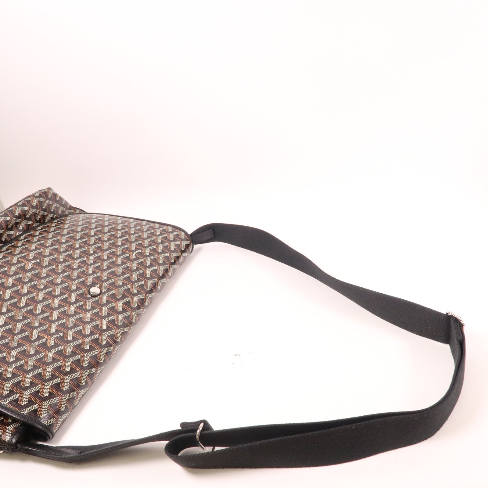 GOYARD 塗層帆布Capetien MM Messenger銀扣肩背袋黑色