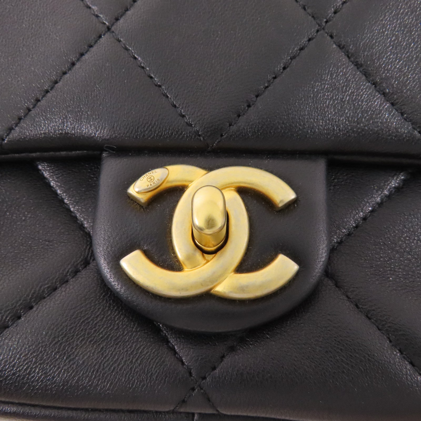 CHANEL 羊皮皮革Matelasse Chain Shoulder金扣鏈帶肩背袋
