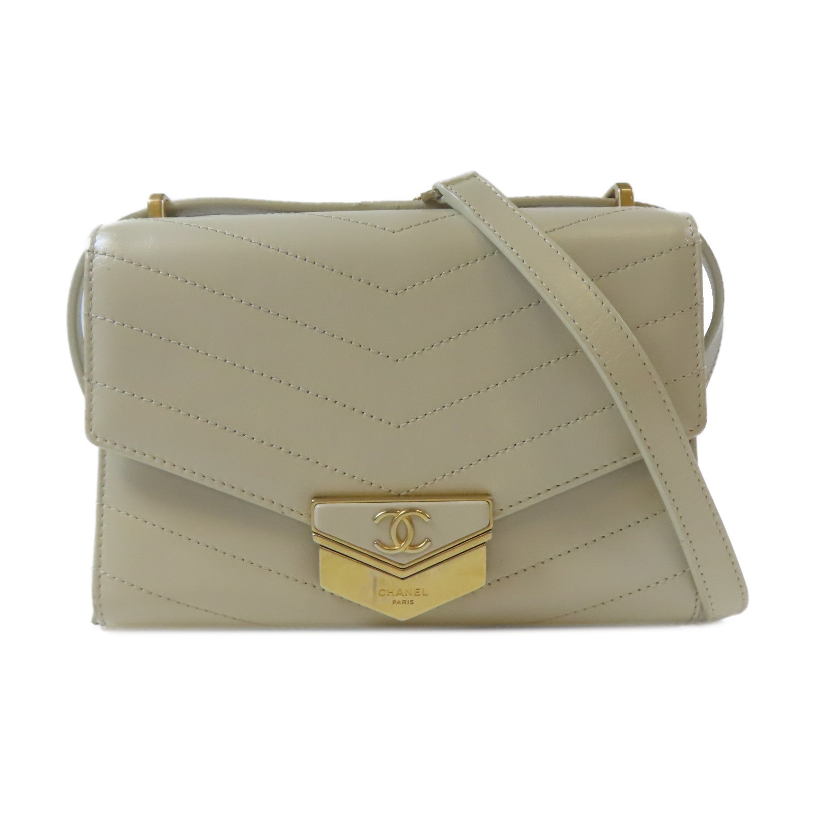 CHANEL 【激減優惠】斜紋牛皮皮革Chevron Medal Flap金扣肩背袋米色