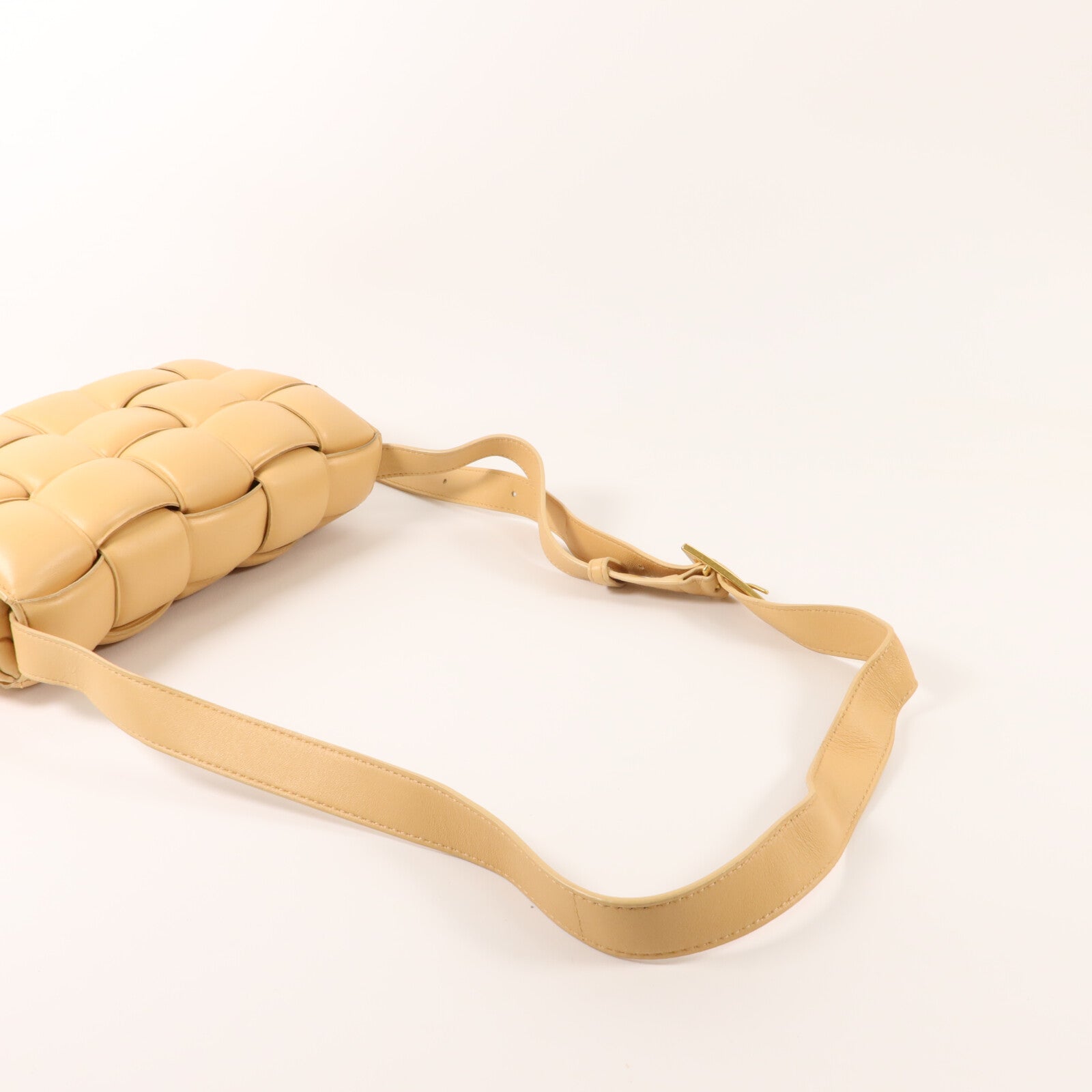 BOTTEGA VENETA 羊皮皮革Cassette Medium肩背袋