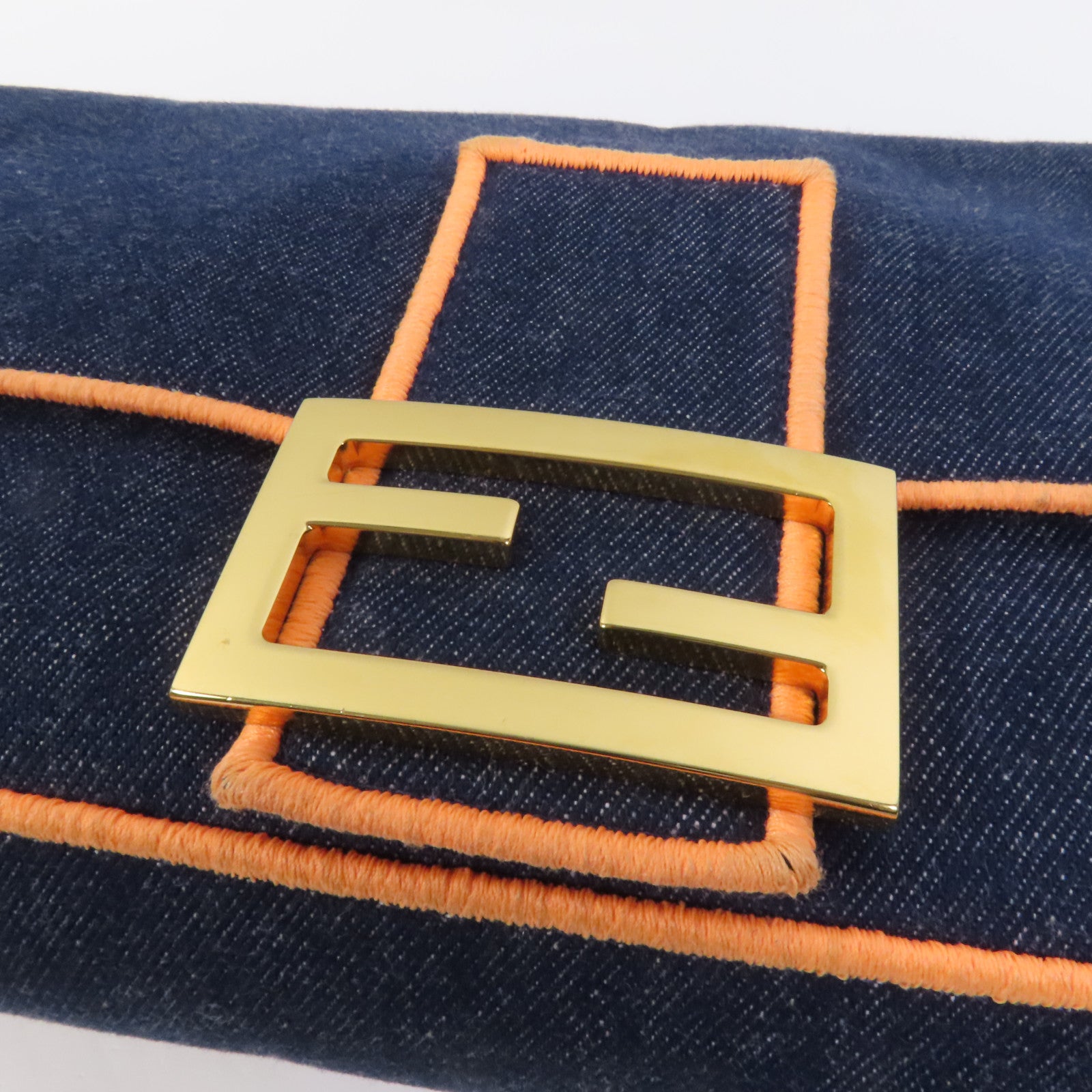 FENDI 牛仔布Baguette Large金扣手挽肩背兩用袋