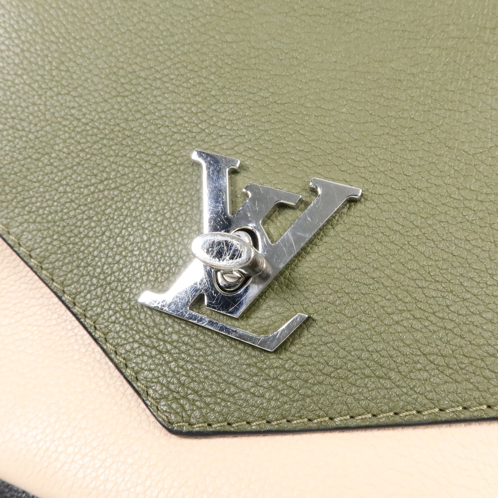 LOUIS VUITTON 牛皮皮革My Lock Me鏈帶肩背袋