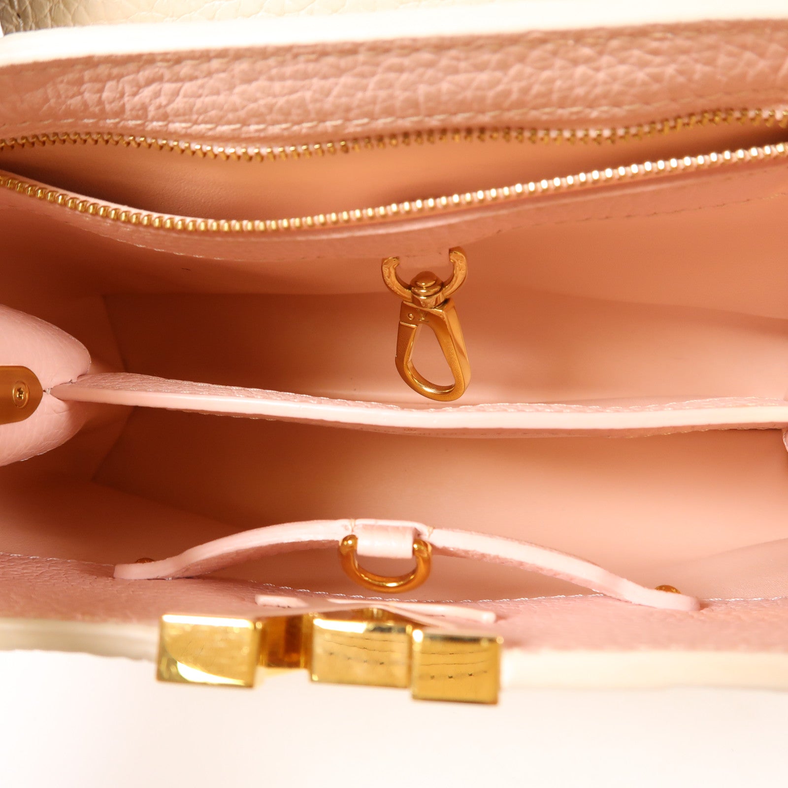 LOUIS VUITTON Taurillon Capucines BB金扣手挽肩背兩用袋