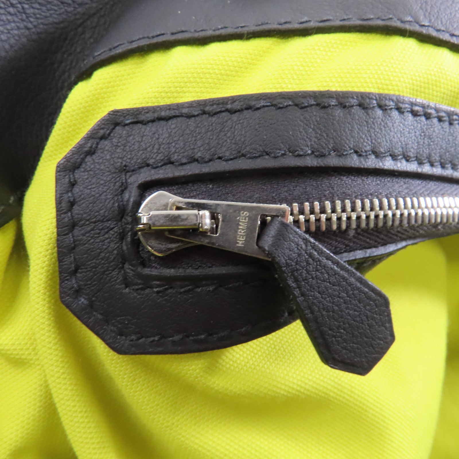 HERMES Taurillon Cristobal皮革Cityslide Messenger Bag銀扣斜挎包Plomb/Noir/Lime黑色/黃色