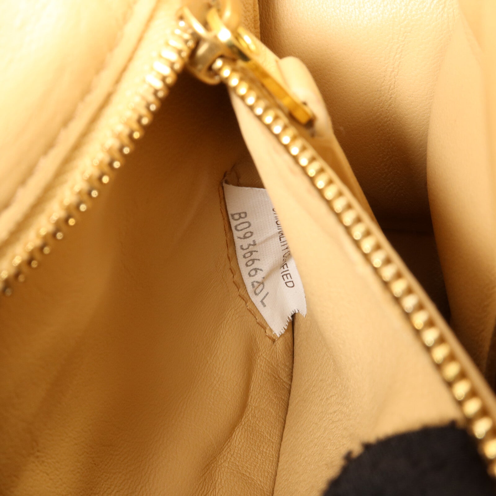 BOTTEGA VENETA 羊皮皮革Cassette Medium肩背袋