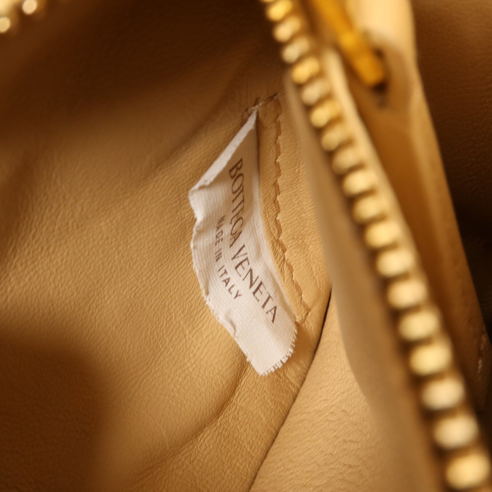 BOTTEGA VENETA 羊皮皮革Cassette Medium肩背袋