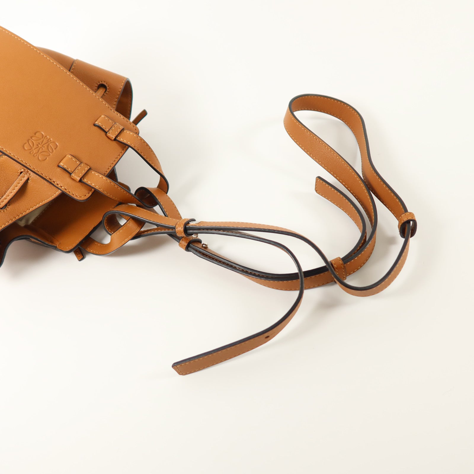 LOEWE 牛皮皮革Hammock Mini銀扣手挽肩背兩用袋